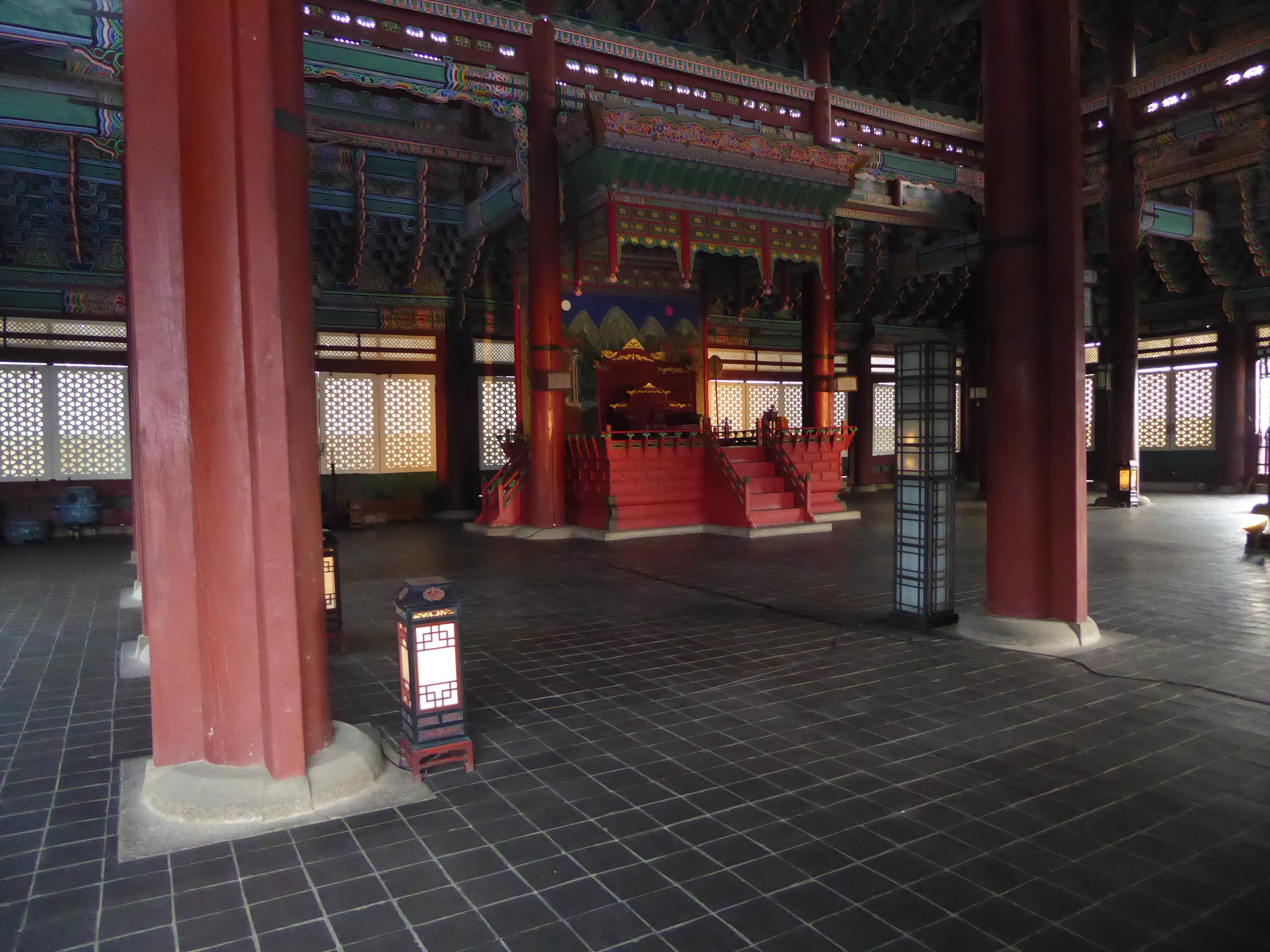 Interior of the throne room. Behind the throne is a sun-moon screen with the five peaks that are, or were, the home of protective spirits.