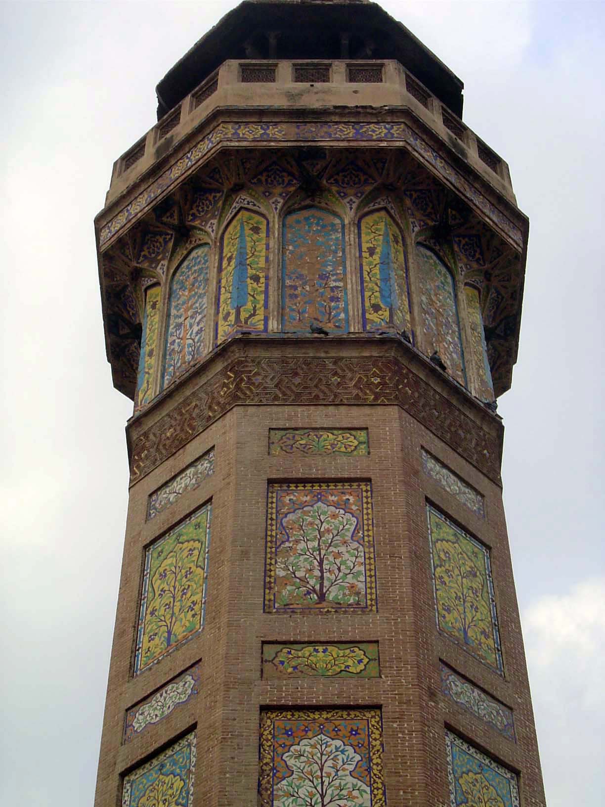 Ever seen anything like it? F.H. Andrews, an early principal of Lahore's Mayo Art School, wrote that the tile work was "extremely fine, part
