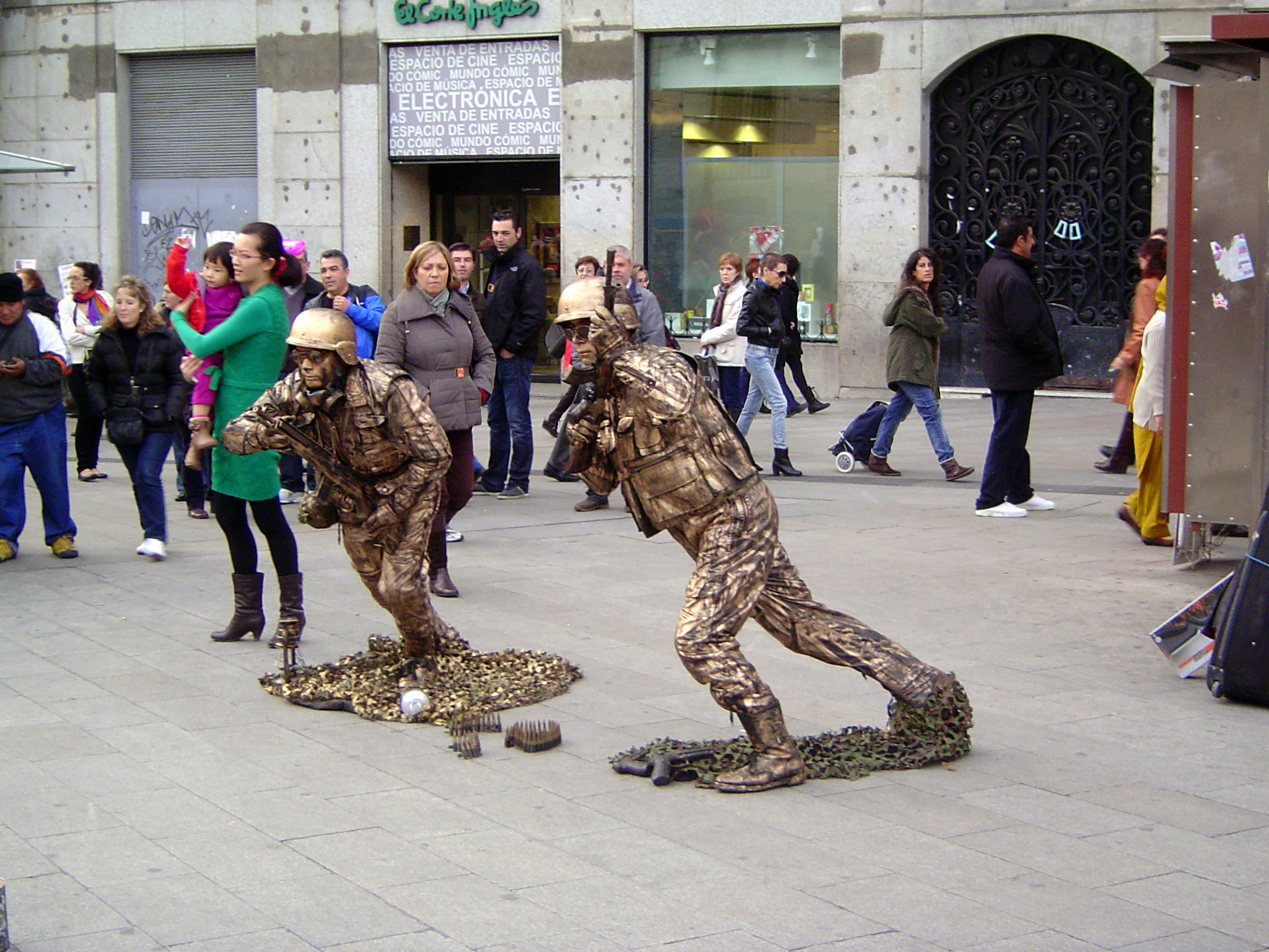 A score or more of living statues, many in seemingly impossible poses, are more striking than the bronze ones.