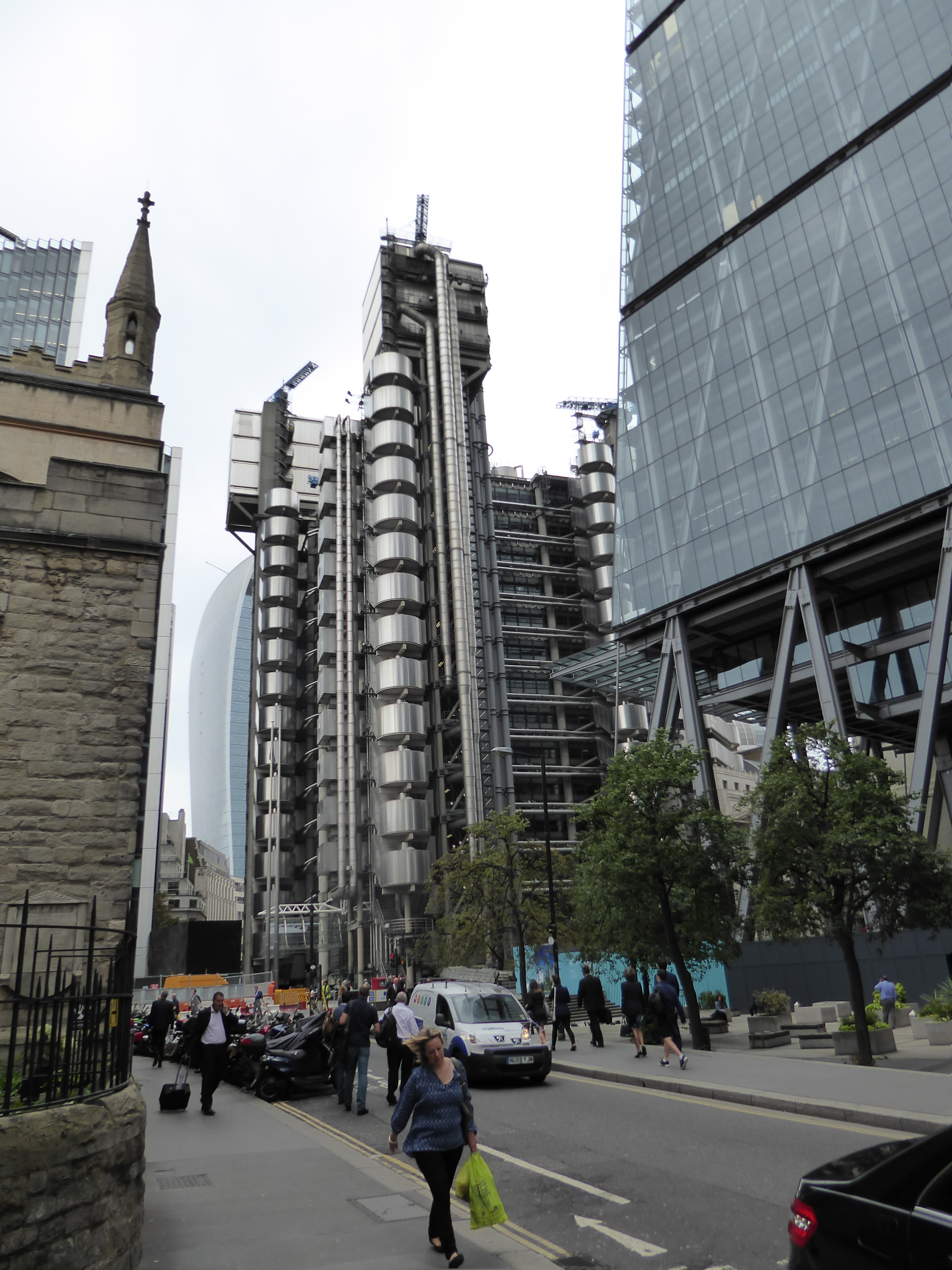 A bunch of daisies: Lloyd's in the middle, with the Walkie-talkie behind and the Cheesegrater in front.