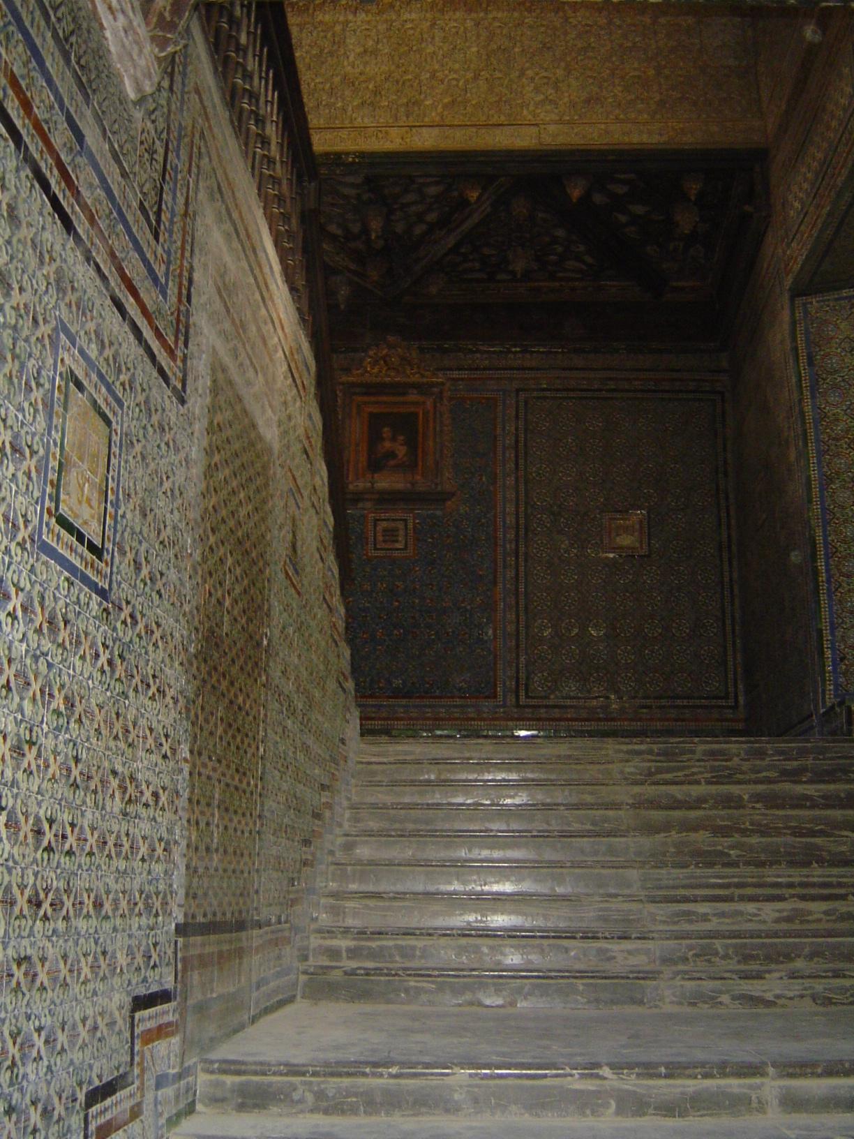 Azuleros are used on this staircase like wallpaper.