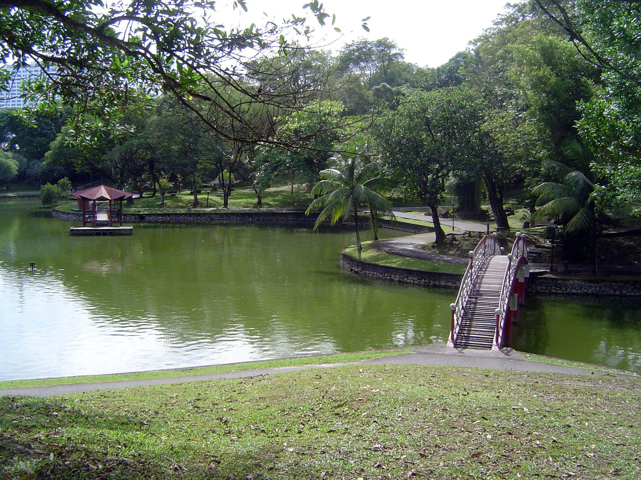 Behind the museum is the Kuching Reservoir, built after a devastating cholera outbreak killed a thousand people in 1888. By 1895, Kuching wa