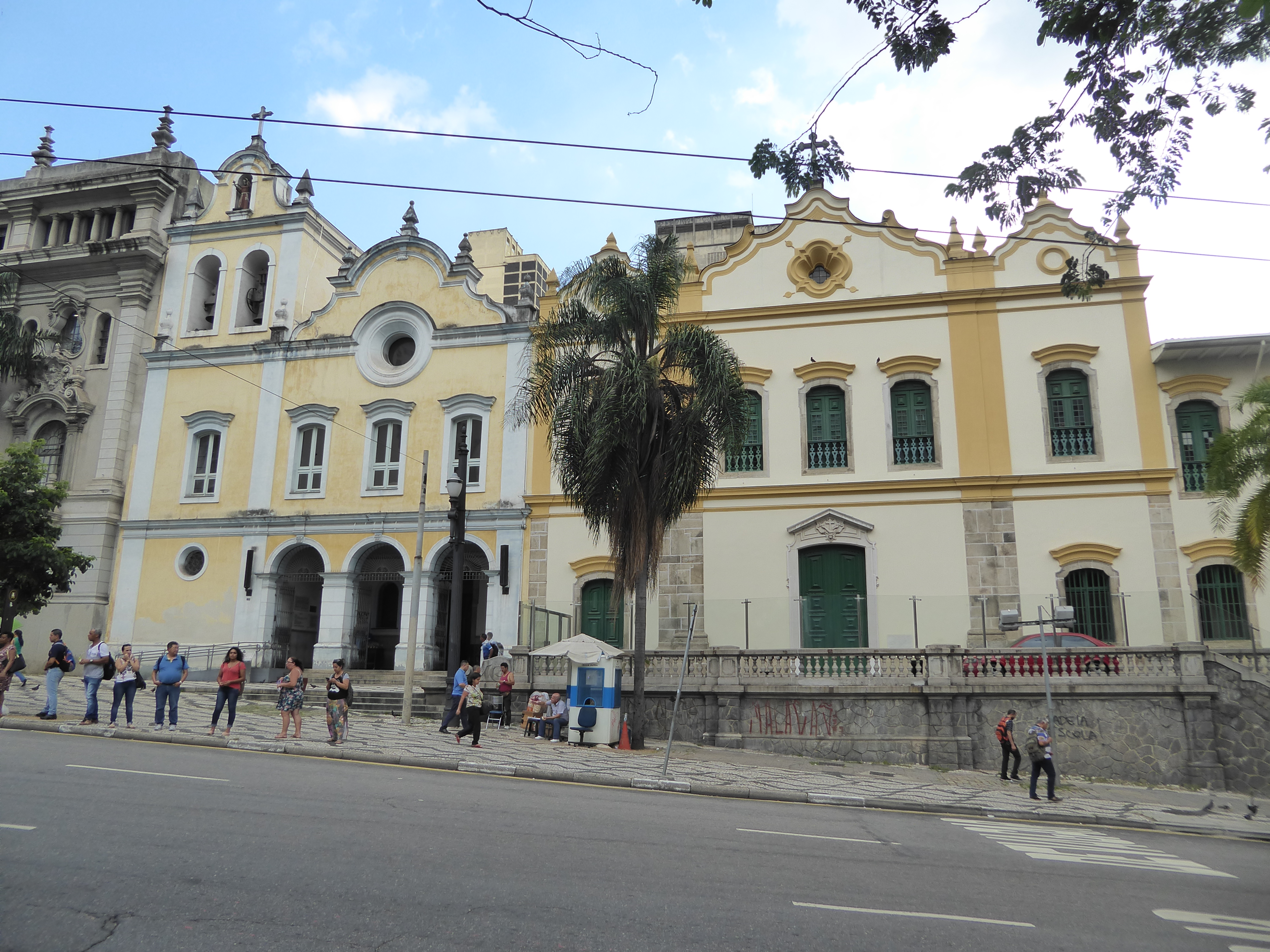 A few blocks away are two Franciscan churches best known as the Conjunto Franciscano: on the left, from the 1640s but remodelled in the 18th