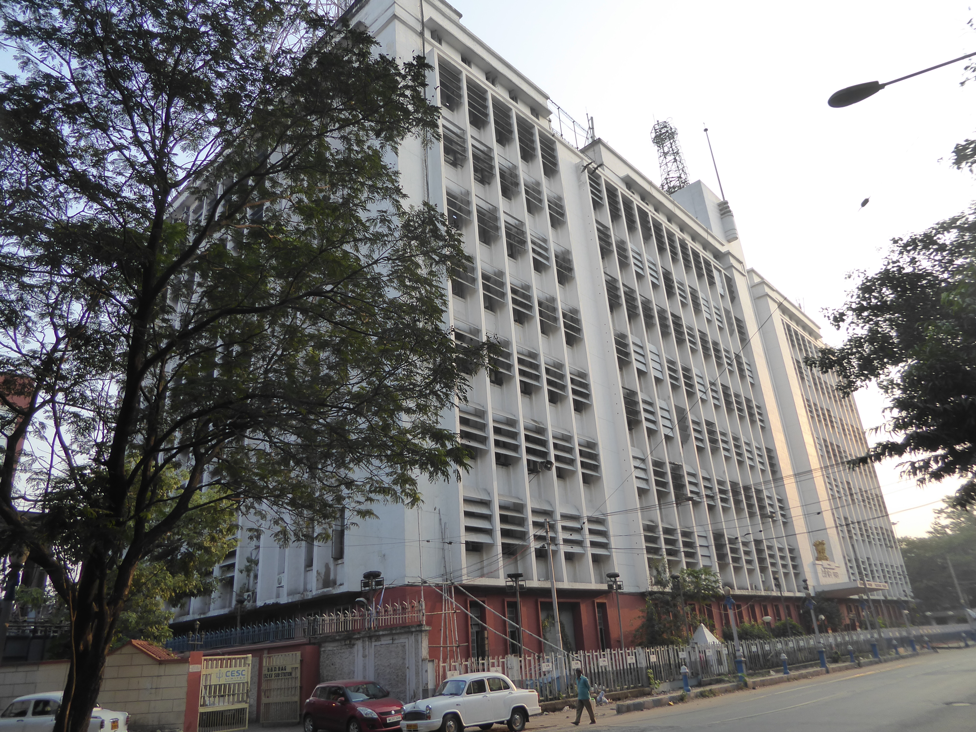 Before we turn north up the west side of the square, here's Telephone Bhavan, built on the site of the Dalhousie Institute, which once recal