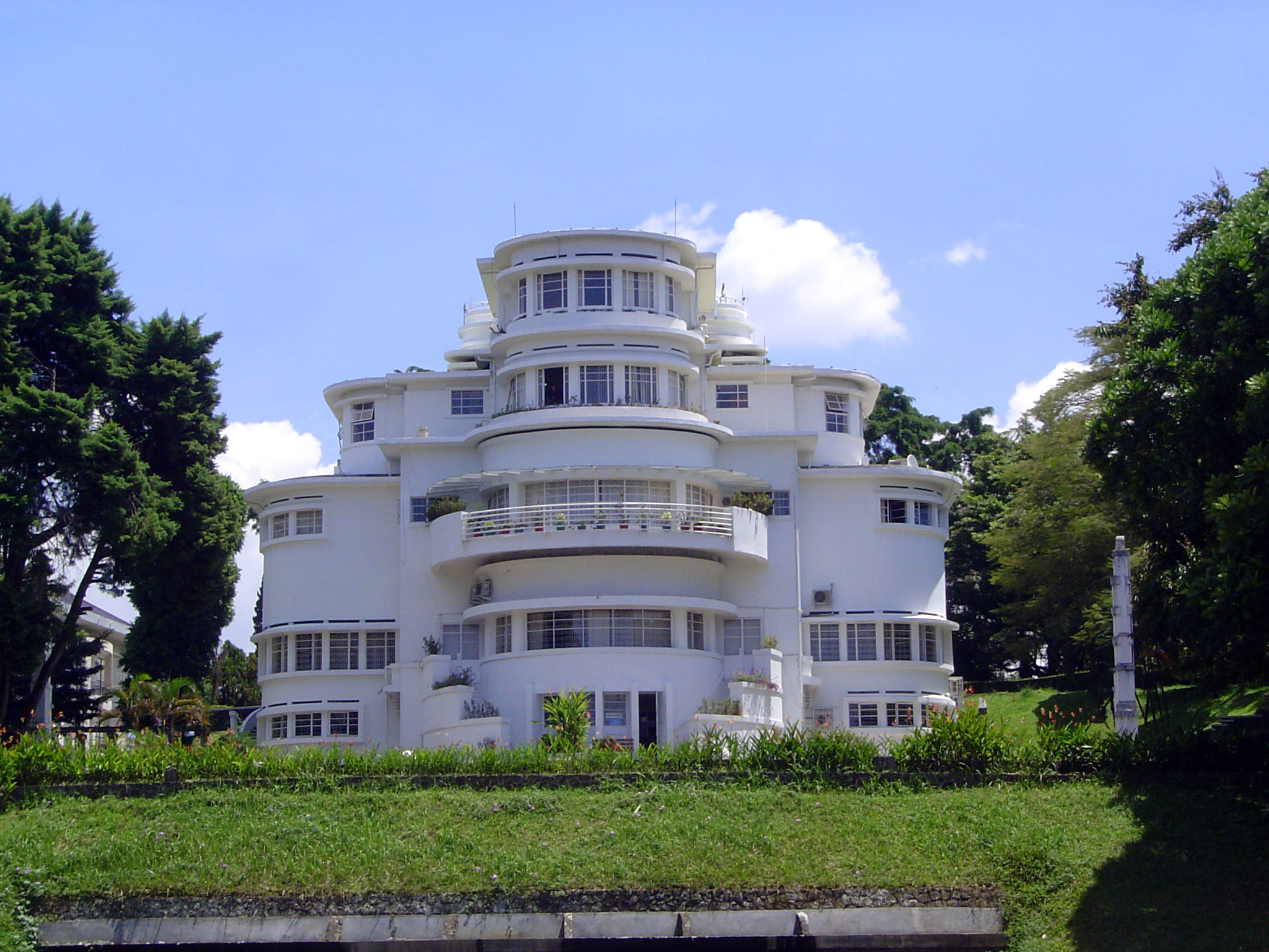 The prize goes to Villa Isola, designed by Schoemaker as a house for Dominic Willem Berretty 1890-1934, director of the Aneta press agency.