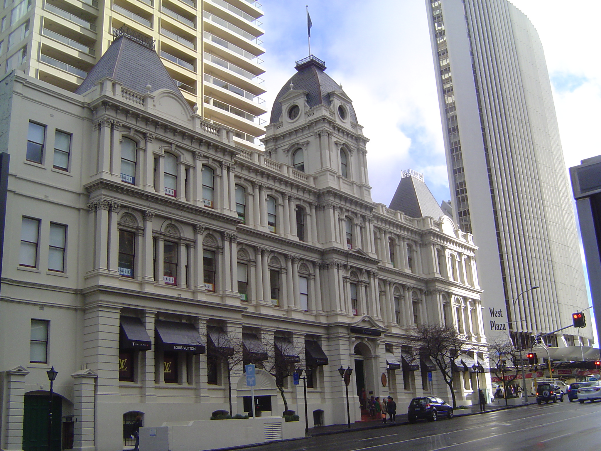 Those pesky Americans get around. Here's another example: it's the Old Custom House, from 1889. The Customs officials occupied the ground fl