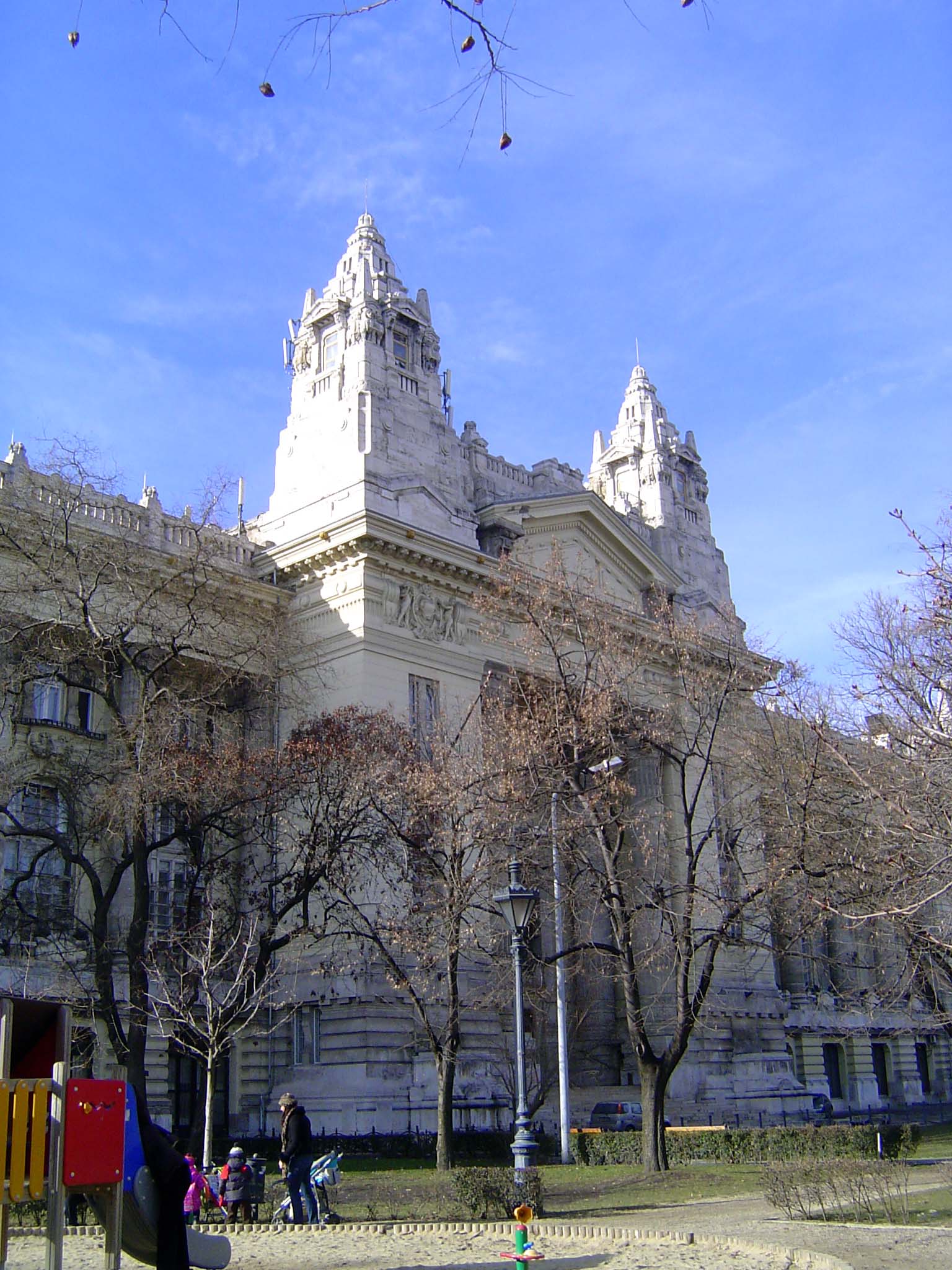 On the western side of the square is this giant from 1898. Heathcote calls it a "magically monstrous creation." It was designed by the very