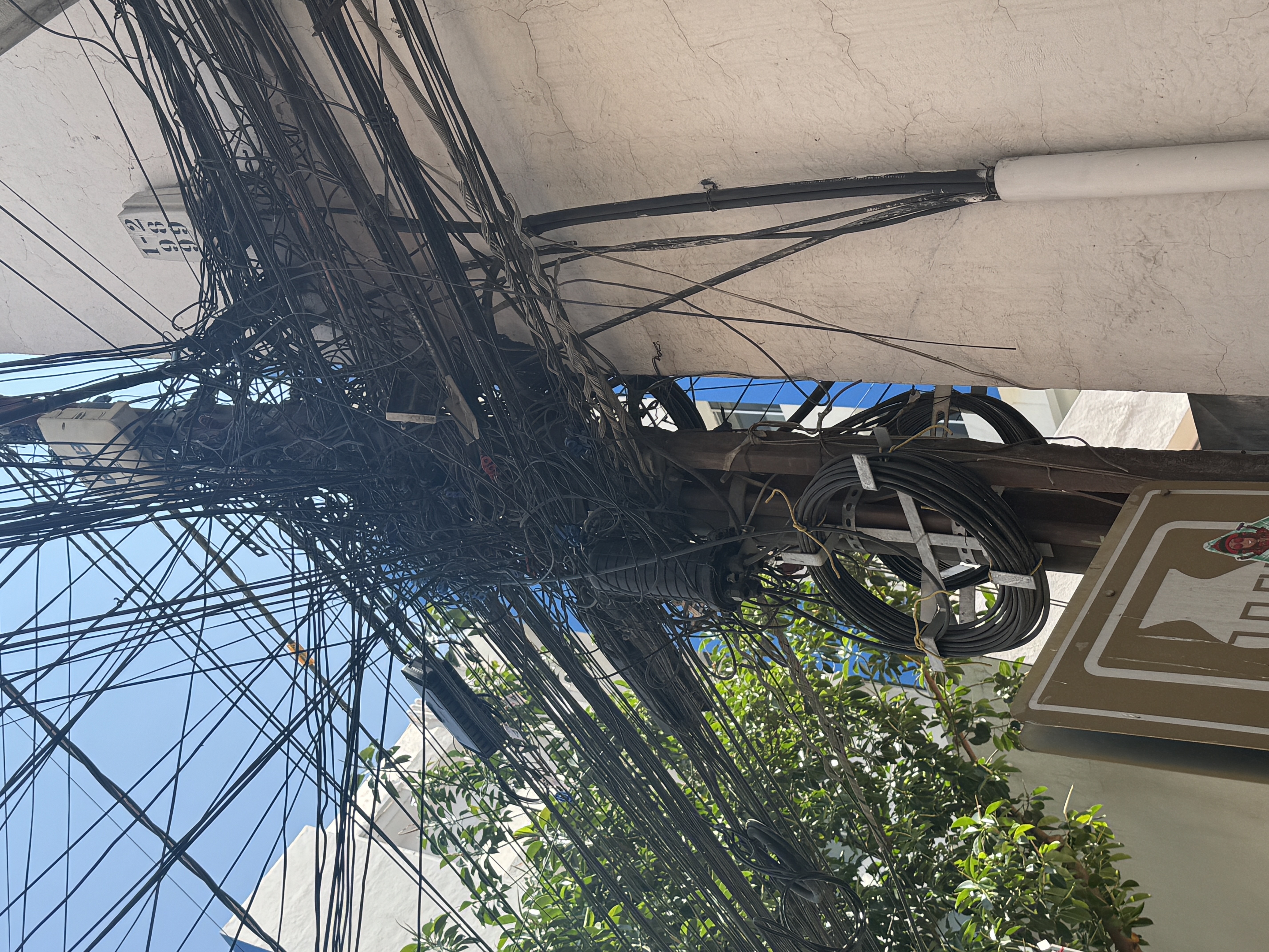 Behold this triumph of the lineman's art.