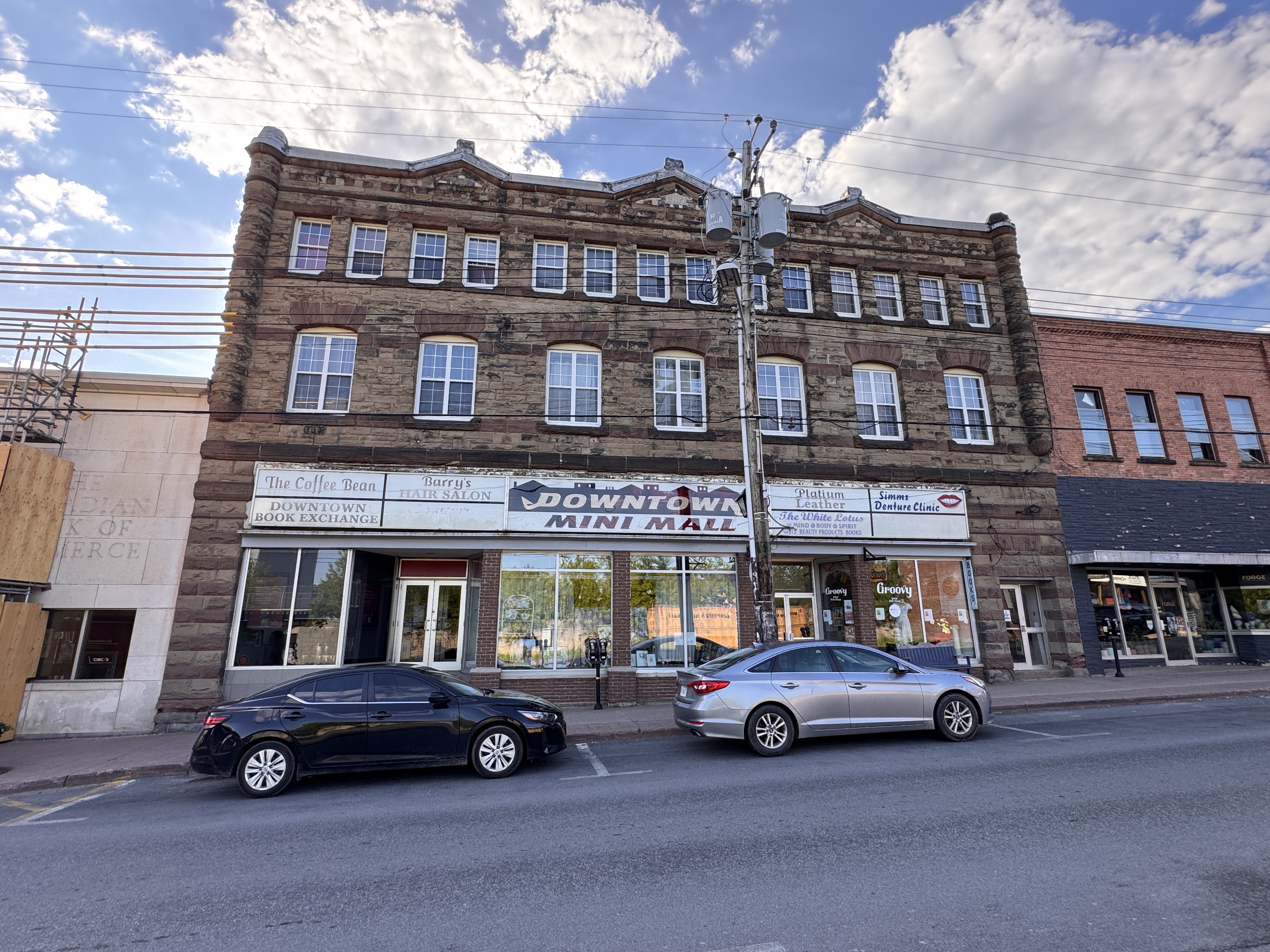 The owner of this office building from 1907 has adjusted.