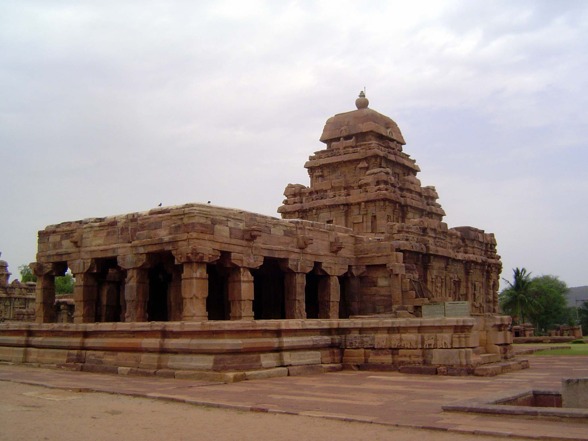 The Sangameshvara Temple, built about 720 by Vijayaditya, has a characteristically Chalukyan, square-domed kuta. The porch is a later additi