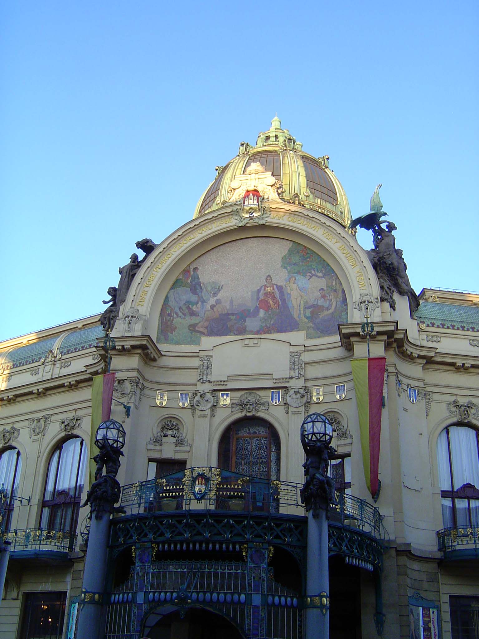The mosaic is Hommage a Prague, by Karel Spillar.