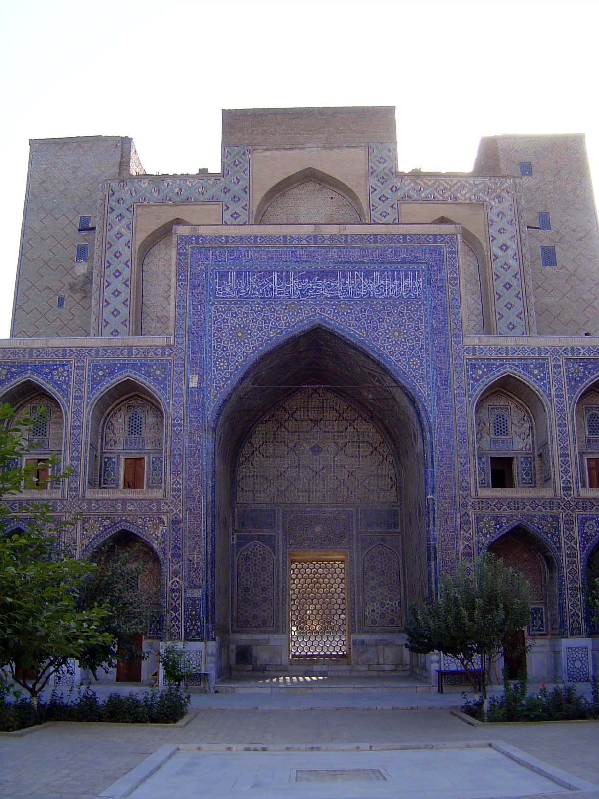 On the back side of the same great pishtaq, or portal, there's a smaller but companionable open room or iwan, one of four surrounding the co