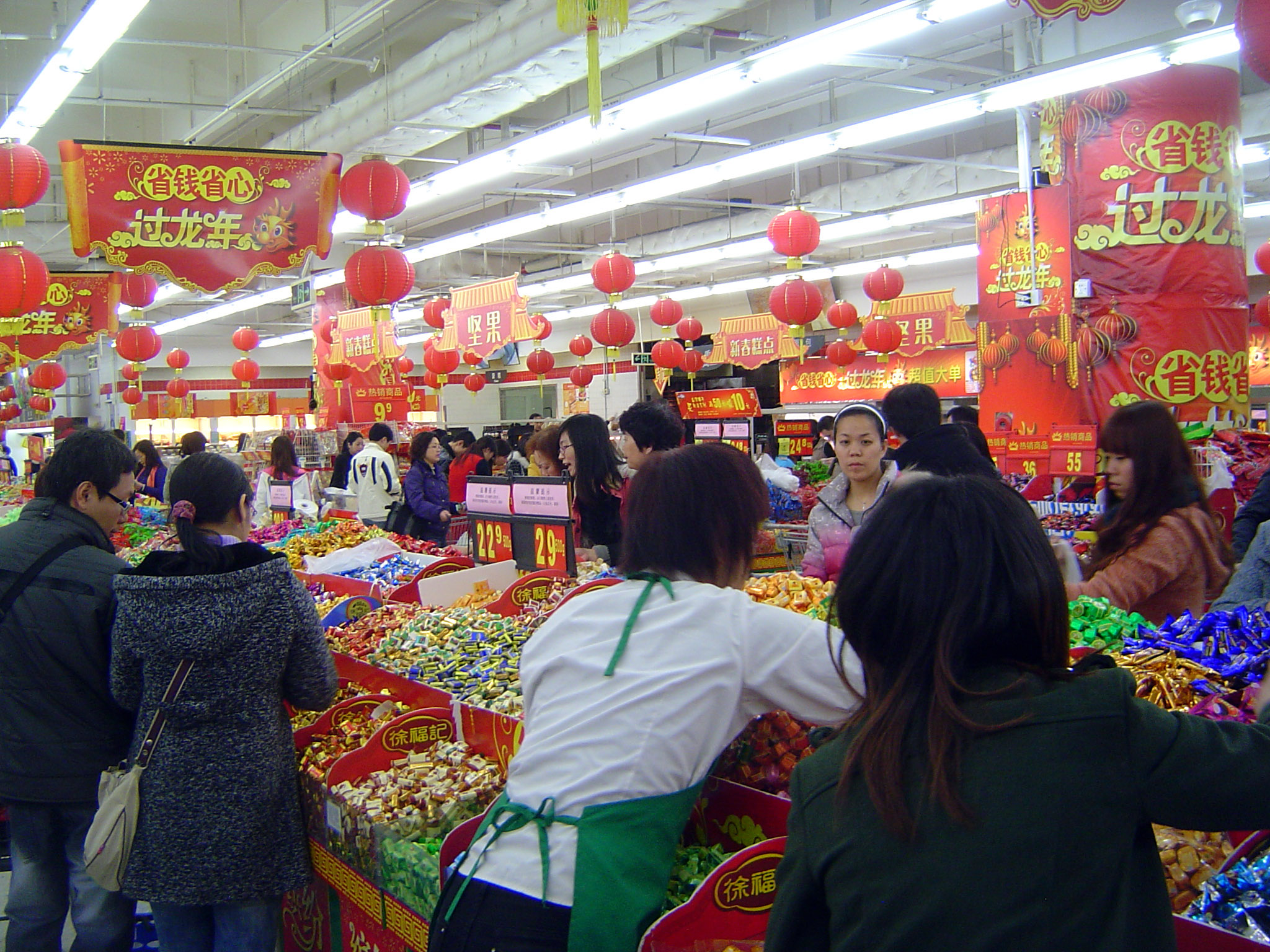 Shopping for New Year's sweets.