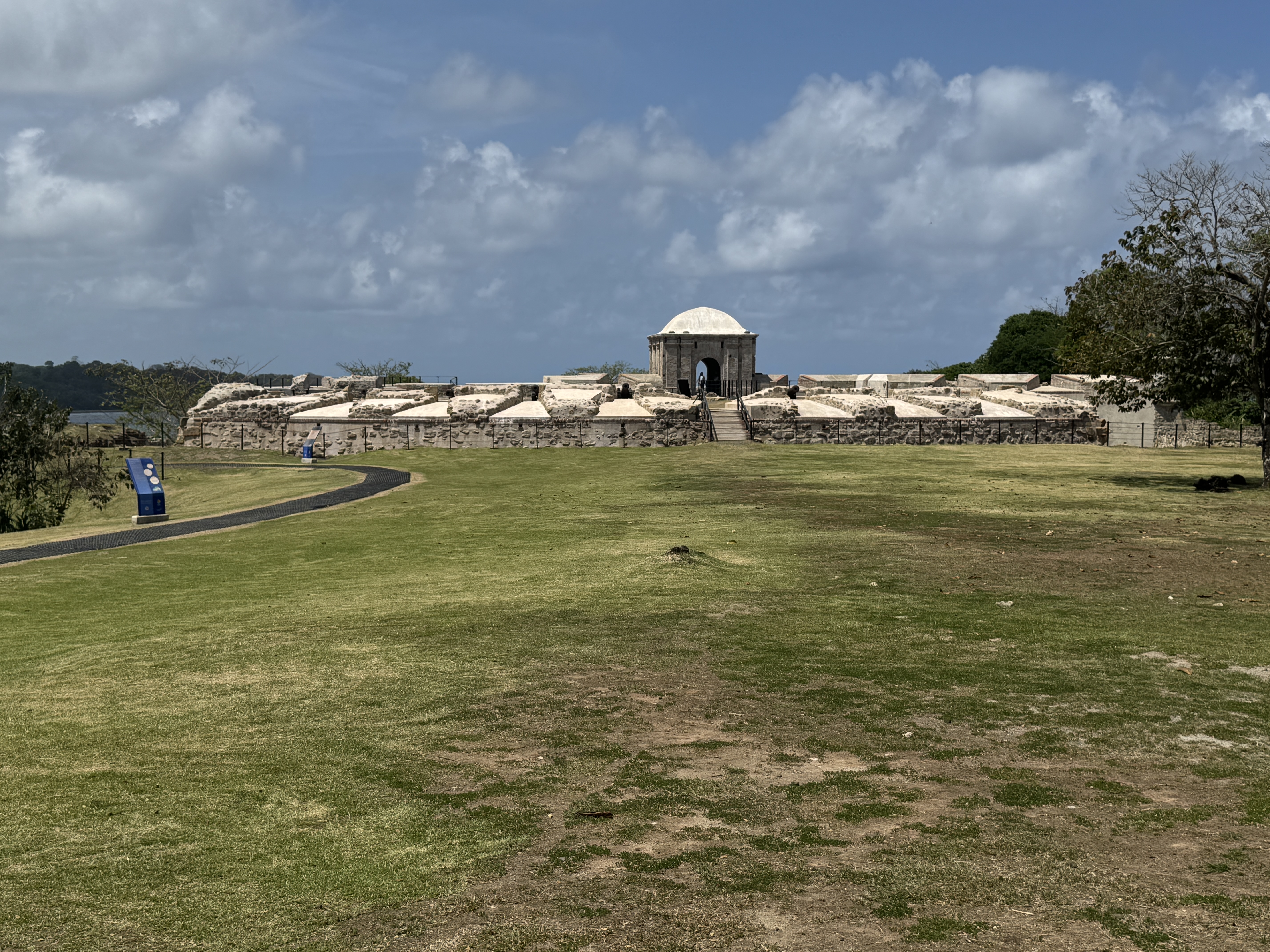 Built first in 1595, San Lorenzo was destroyed by Henry Morgan in 1671. He didn't stay long and hurried over the isthmus so he could sack Pa