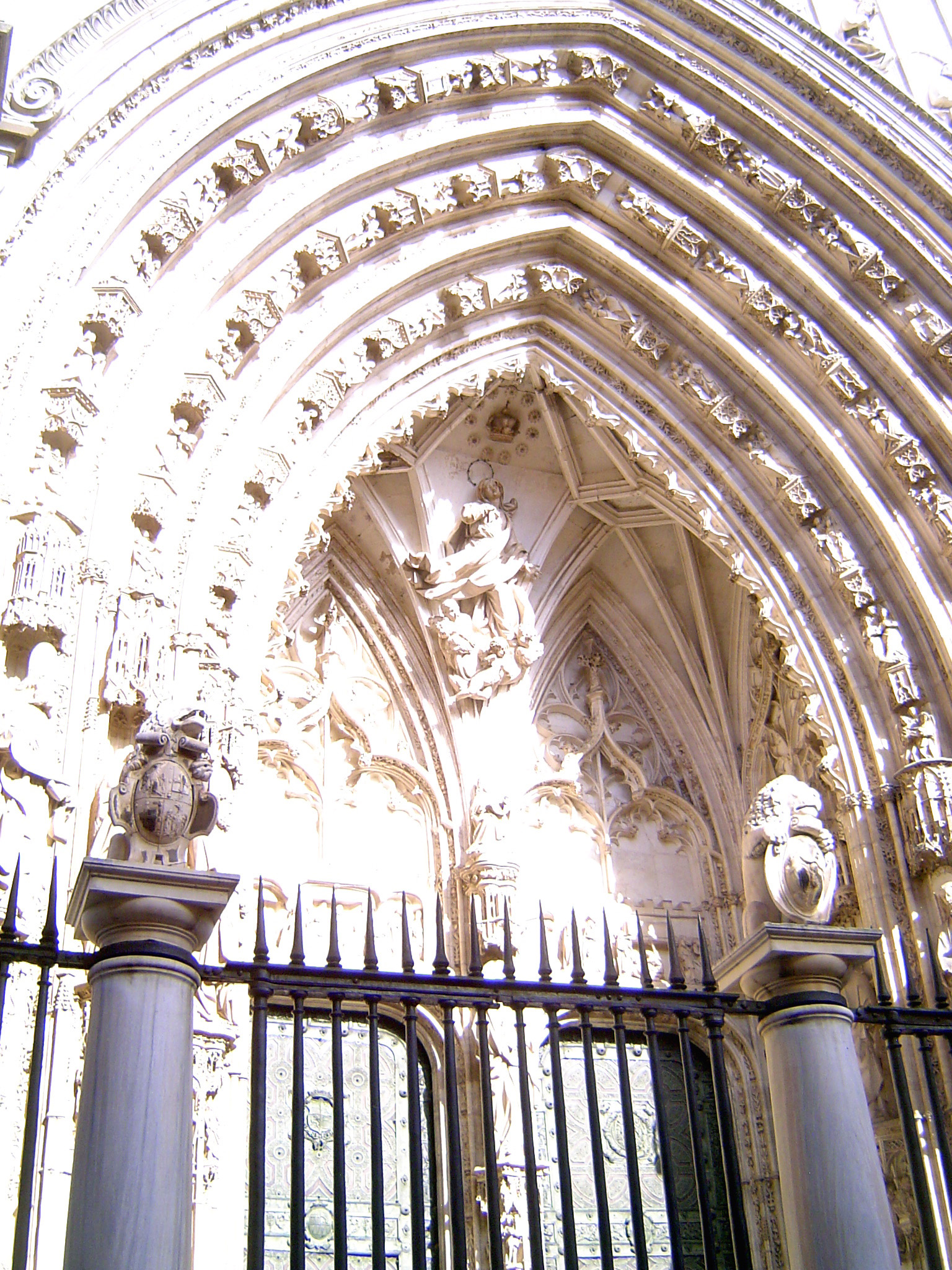 On the south side of the cathedral, the Door of the Lions sometimes called the Puerta de los Apostoles or Icones was executed by Hannequin o