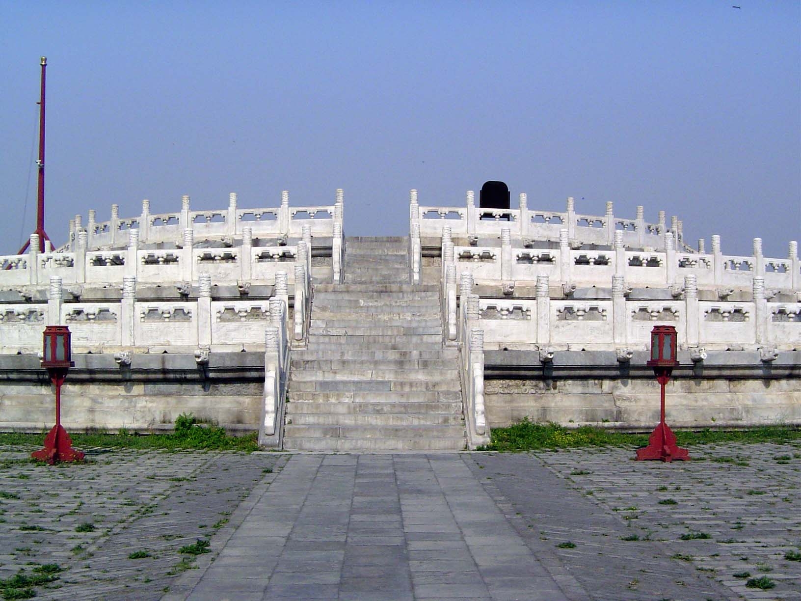 Like the Hall of Supreme Harmony in the Forbidden City, the altar is on a triple Sumeru Terrace. Built in 1420, it was rebuilt in 1754 and h