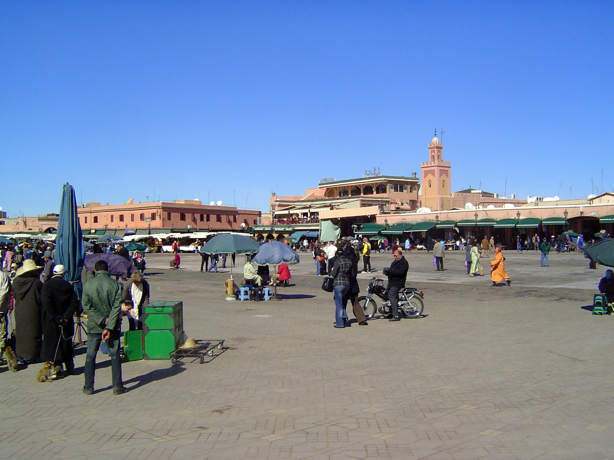 The central element of the entire medina, oddly enough, is this large open space, an irregular not to say formless polygon called the Place