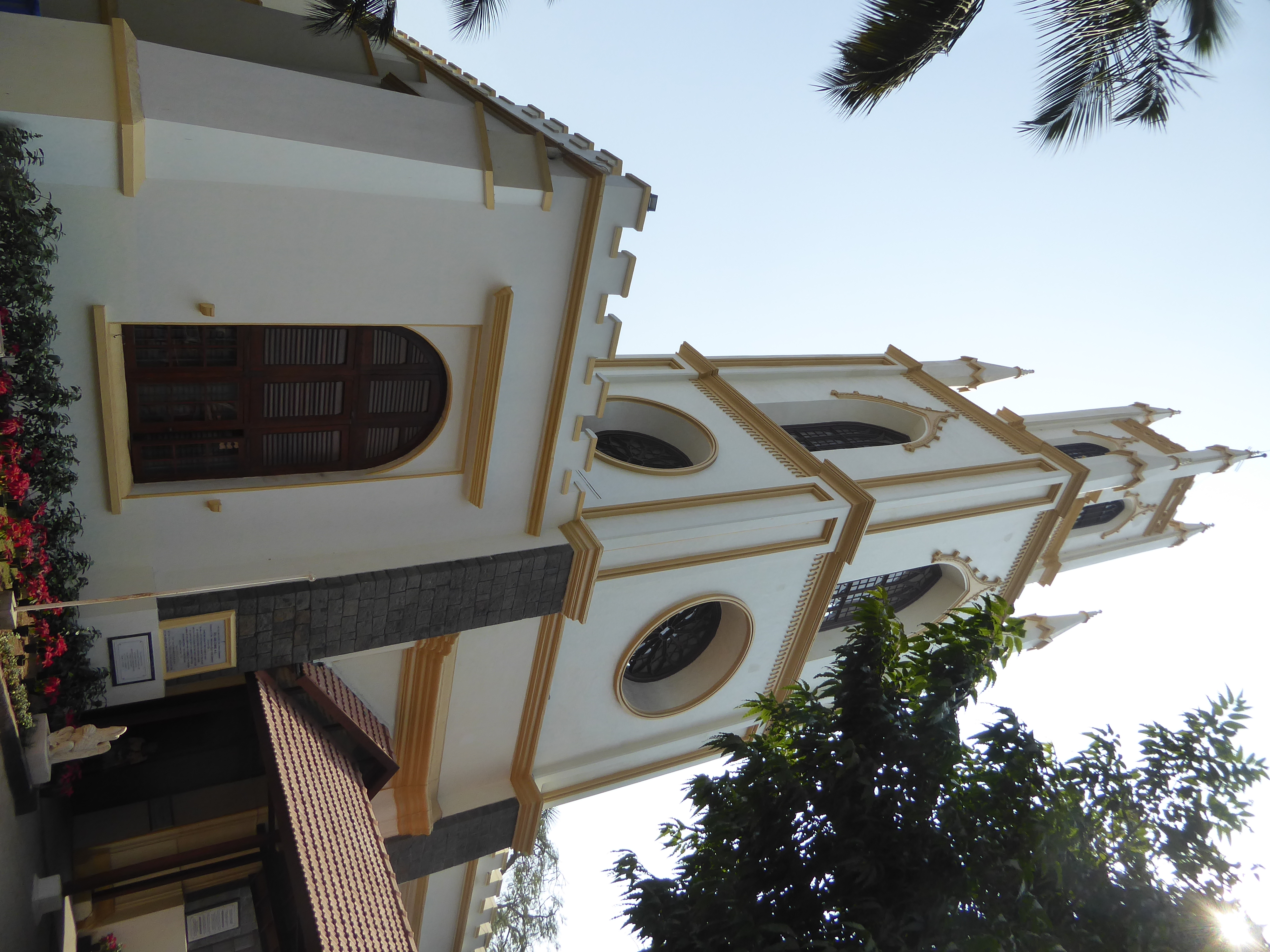 Yes, it's the St. Thomas church, from which the name Churchgate arose.