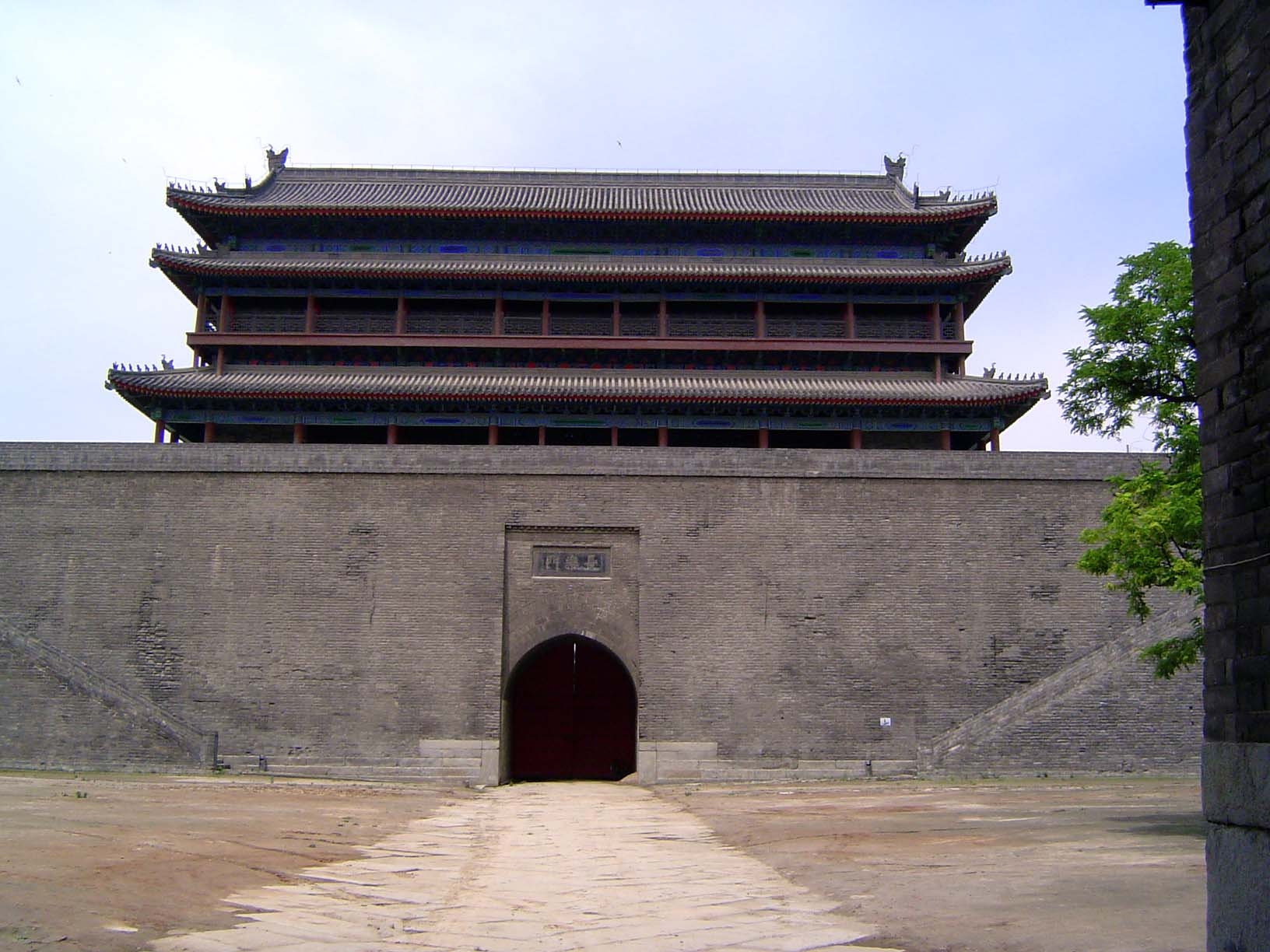 The main east gate. Traffic flows in the traditional pattern, which is to say through gates on either side of this protuberance or barbican