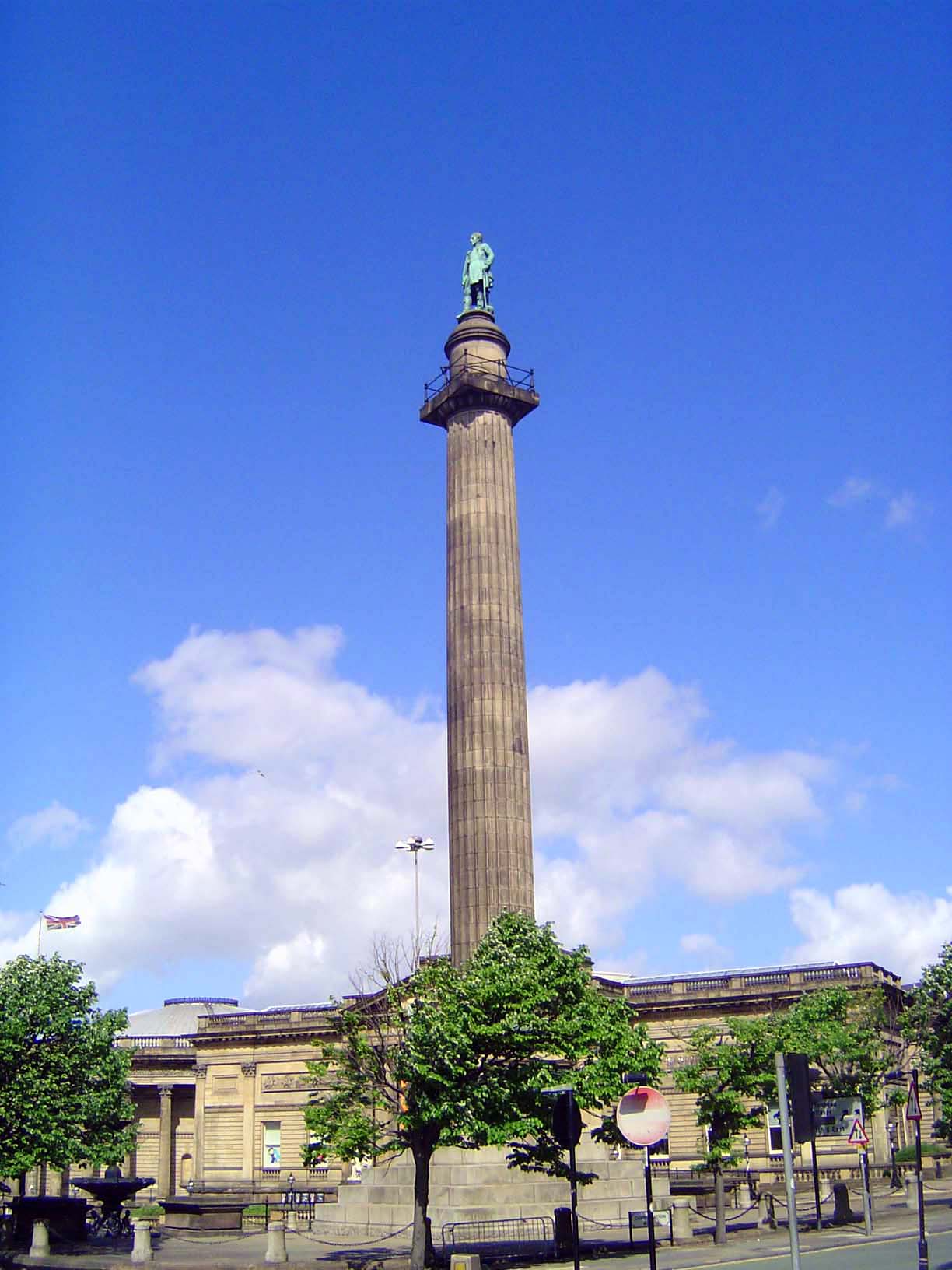 In front of the sessions court, a Nelson Monument.