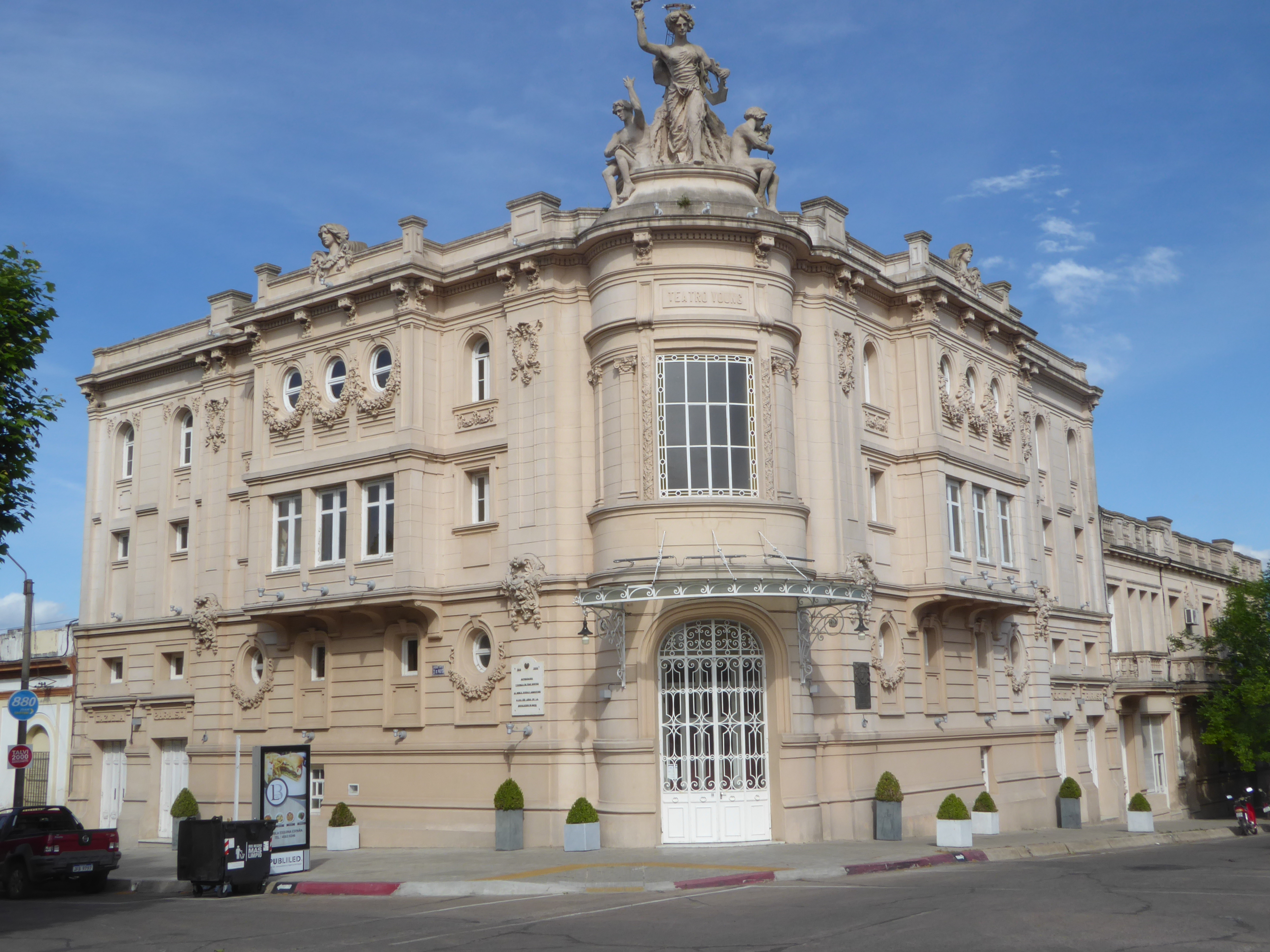 Proof? A five-minute walk uphill, and you bump into the Teatro Young, named for an Anglo who lived nearby and apparently shelled out for cul
