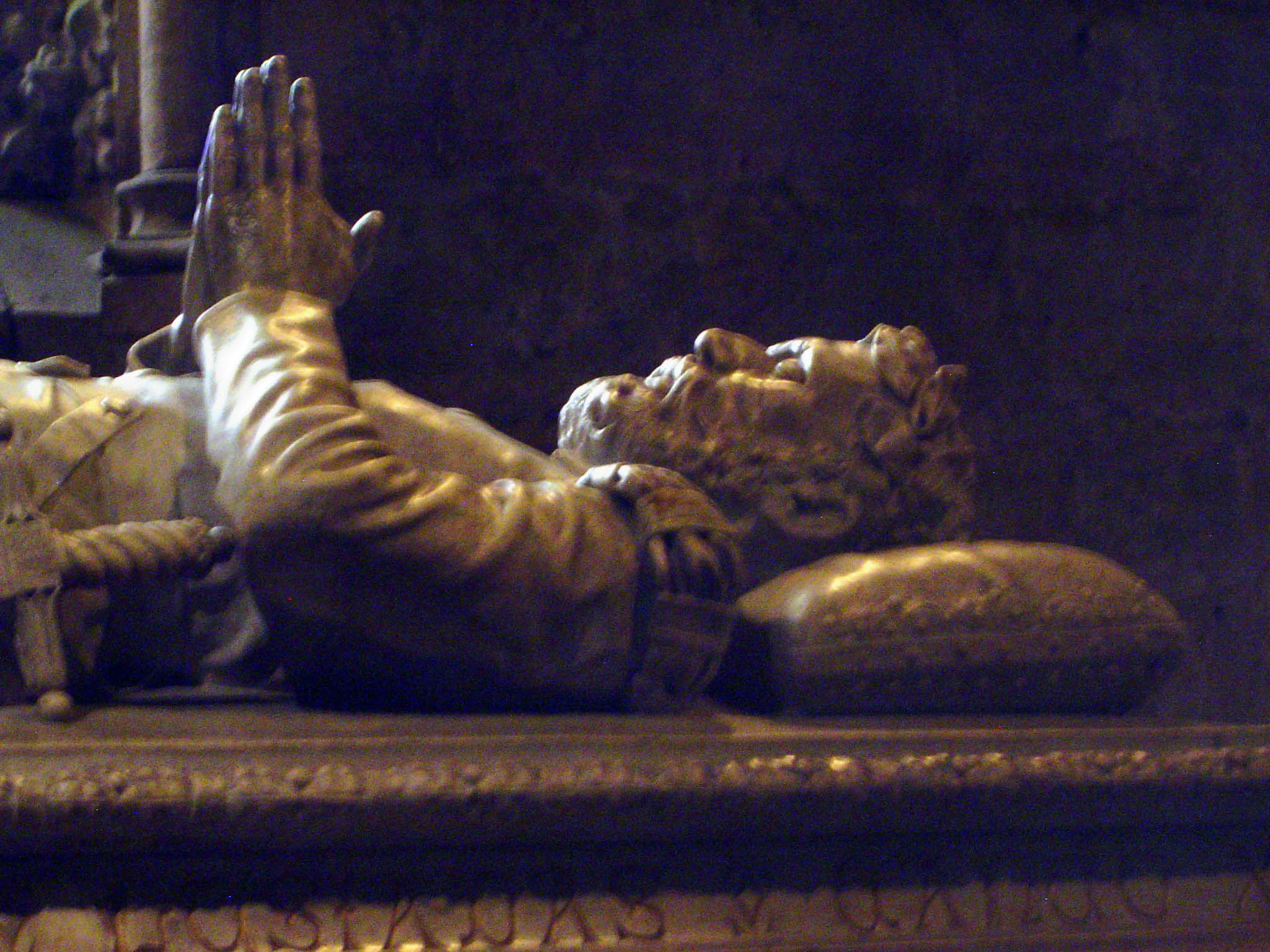 Facing him, the tomb of Luís de Camões, similarly by Tio, 1894. Suffering in his lifetime, Camões rests in grandeur.