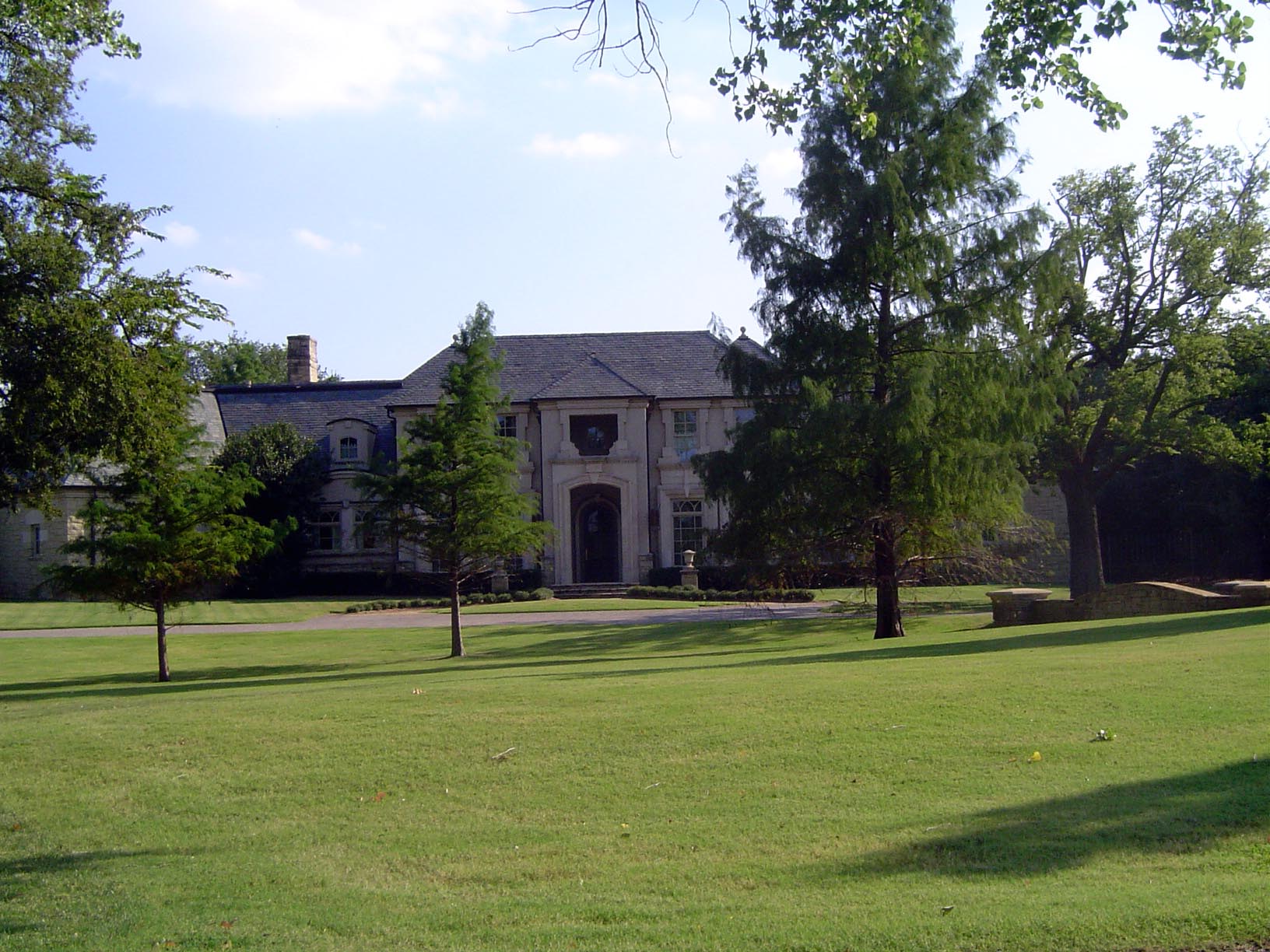 Here's 6900 Grand, with a deep setback. Goldman Enterprises sold this property in 1992 for $500,000, but the house here now was finished in