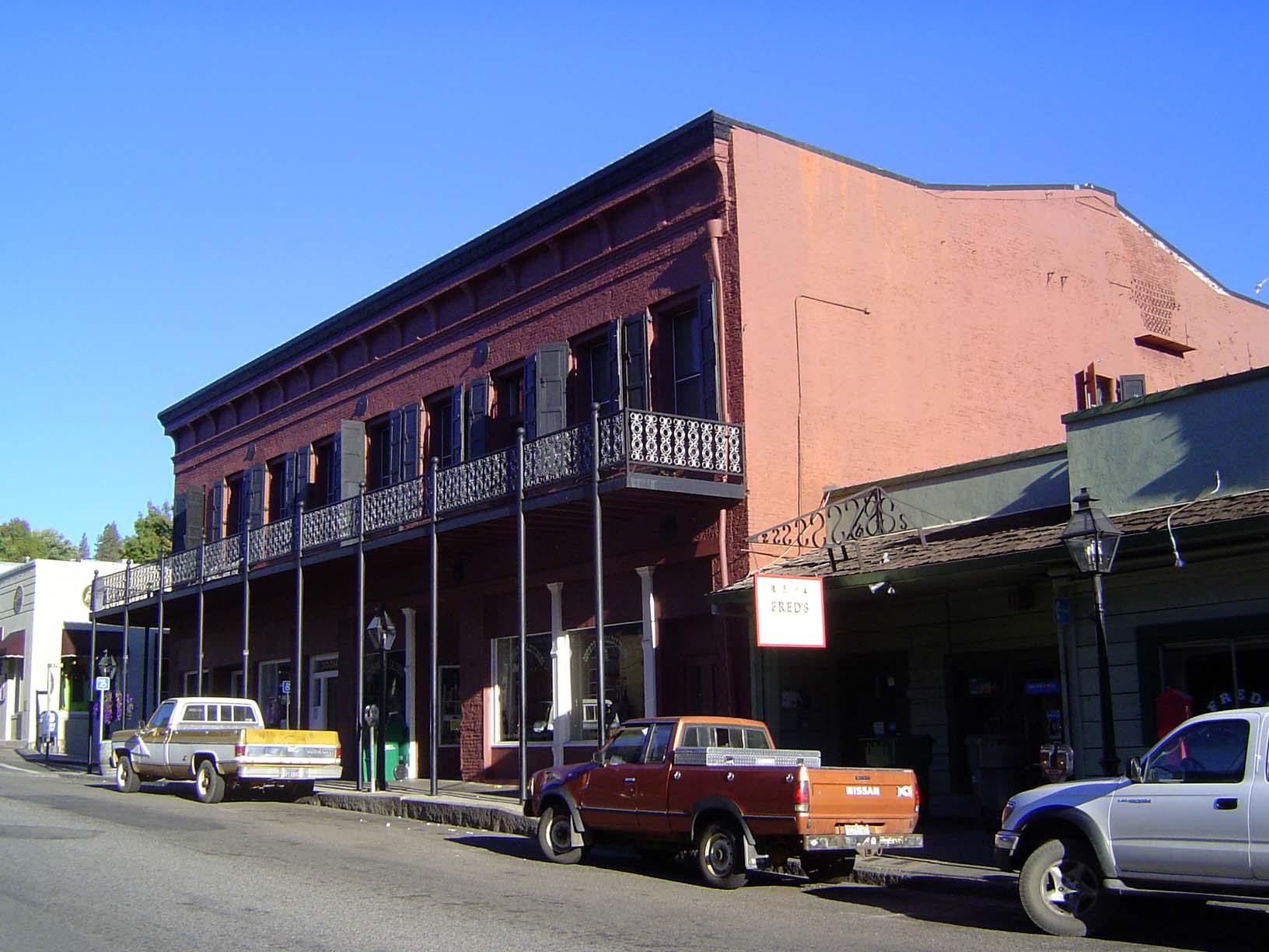 From the same year: the Kidd and Knox Building, also on Broad.