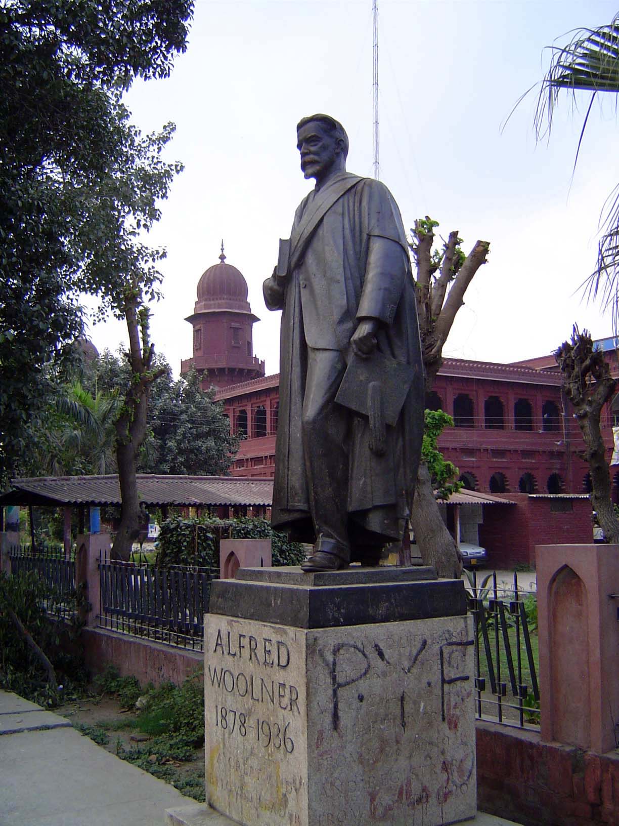 Across the street is the only statue of a human figure left in its original place in Lahore. Woolner was a long-serving professor of Sanskri