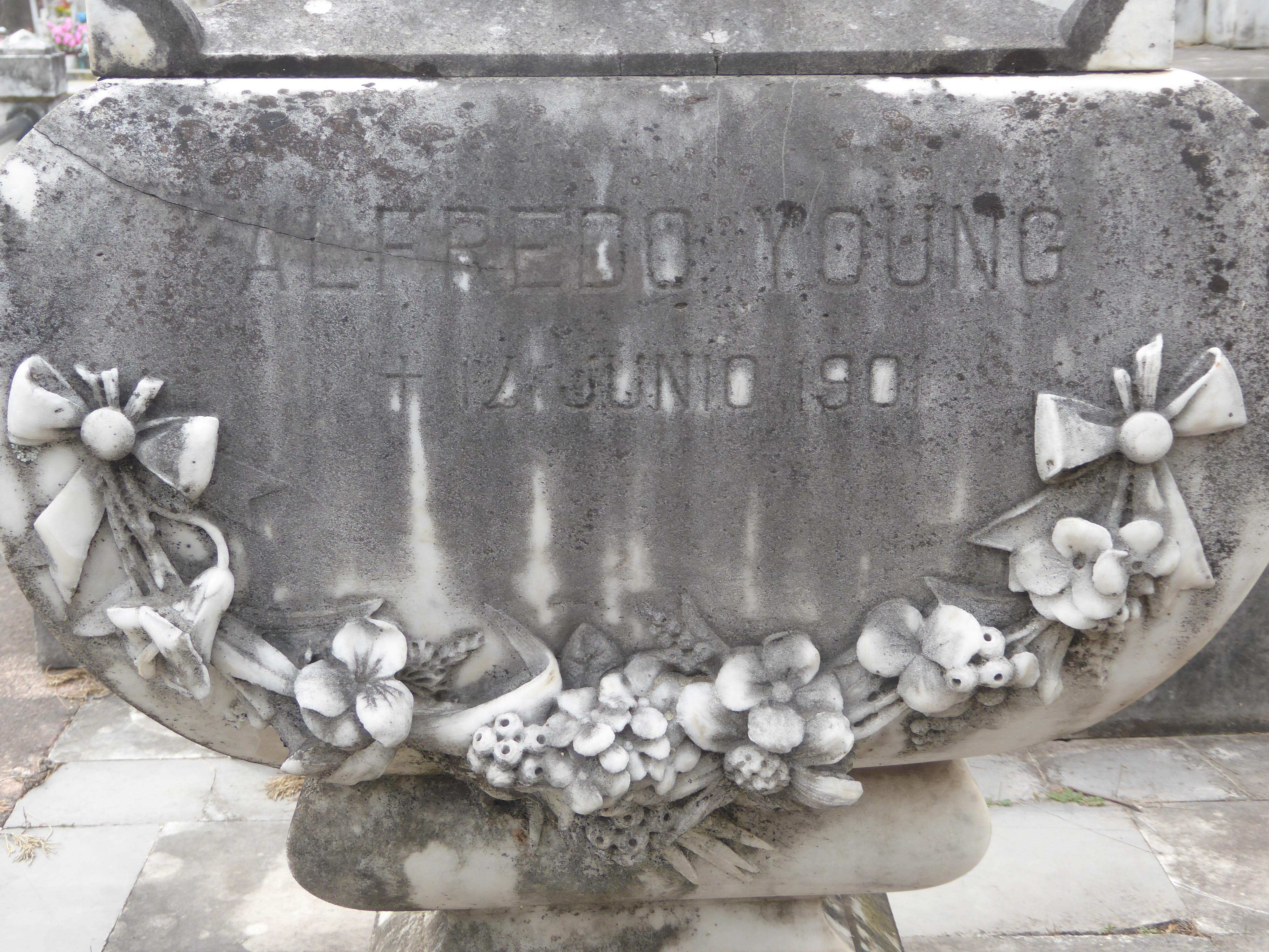 The inscription is laconic.