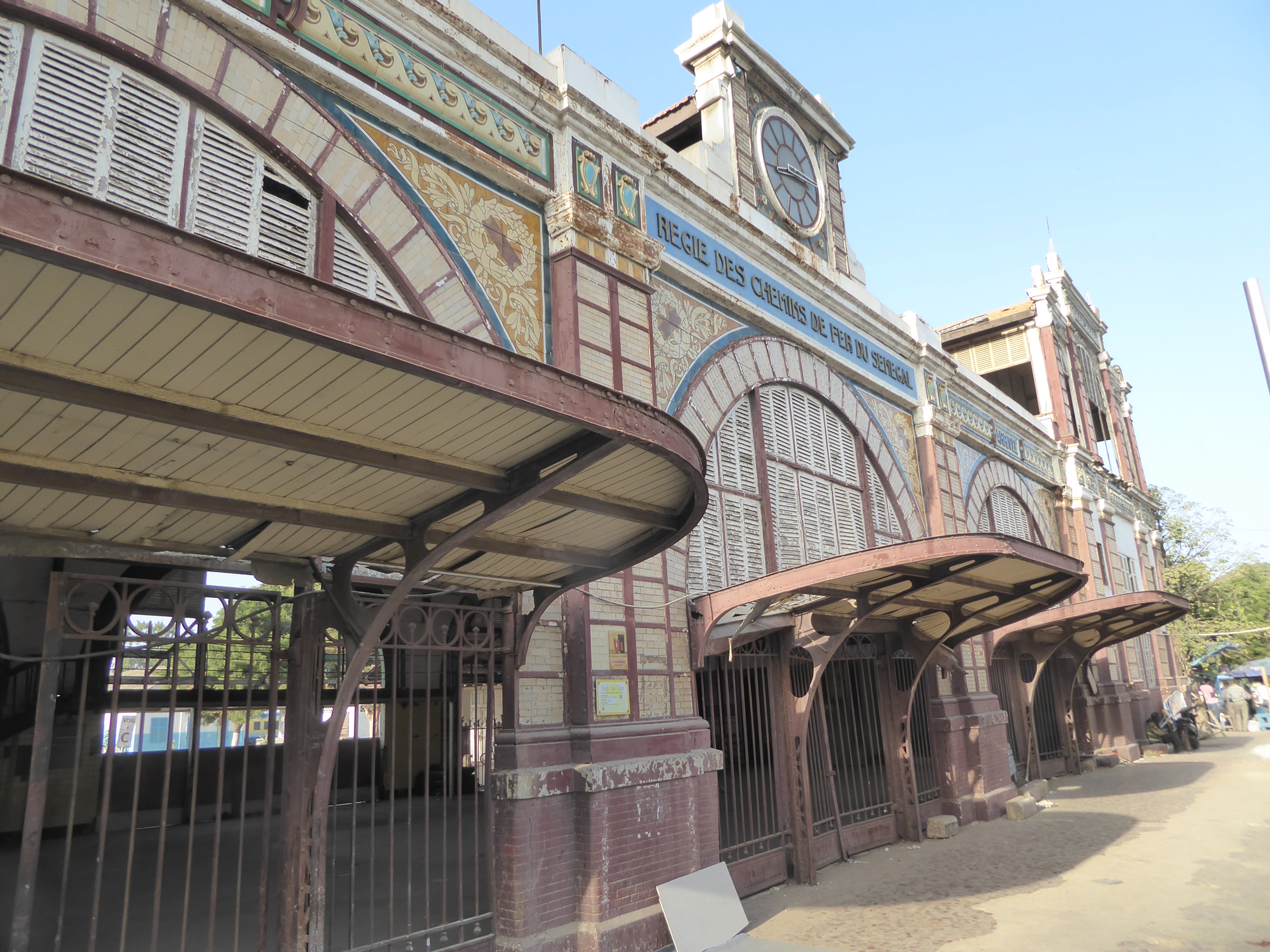 Rail service to Saint-Louis began in 1884; this station opened quite a bit later, in 1912. By 1940 trains ran to Saint-Louis daily. Track by