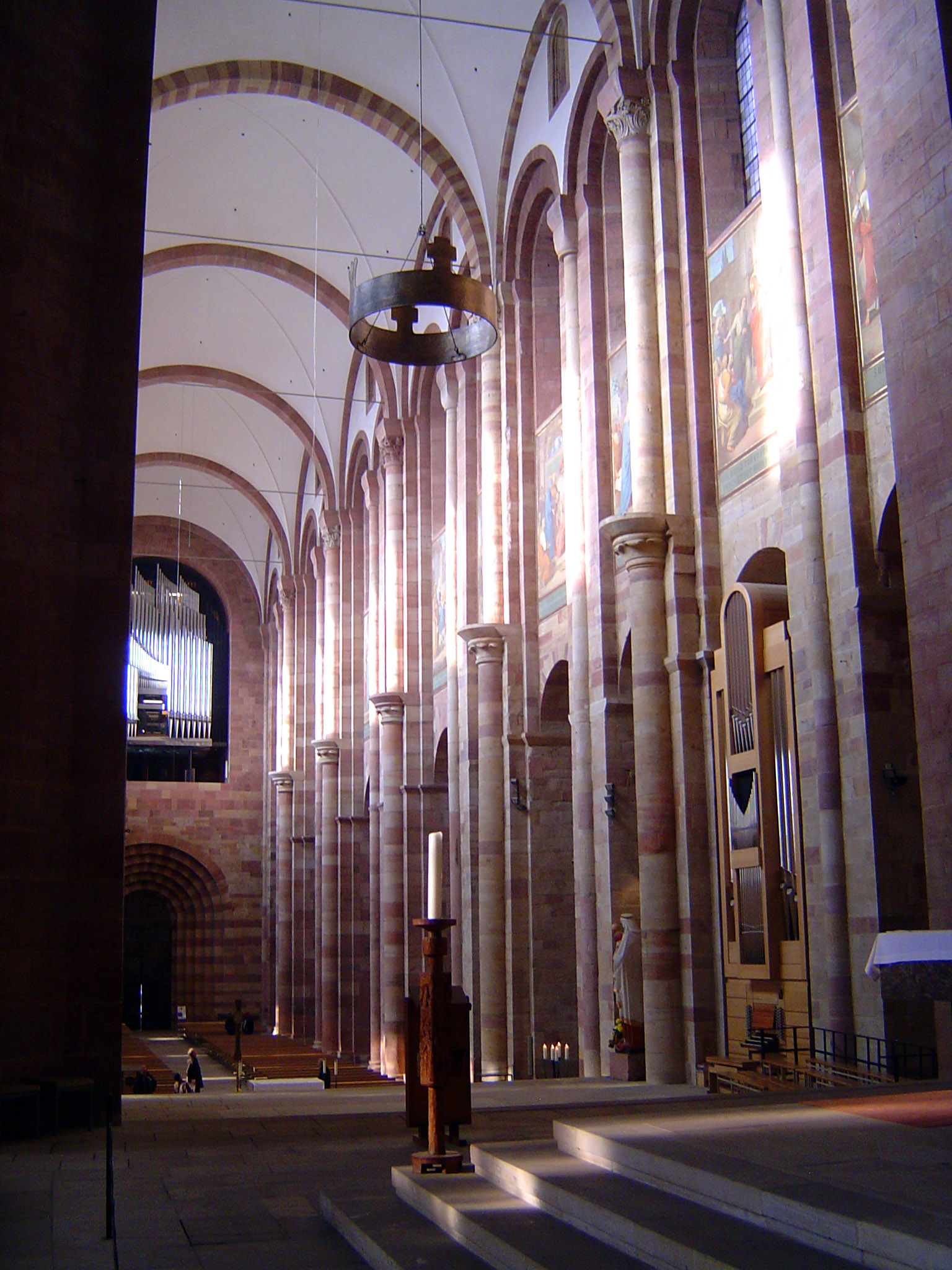 The columns at the corners of the vaults were enlarged and reinforced, and clerestory windows were added. The interior paintings are from th