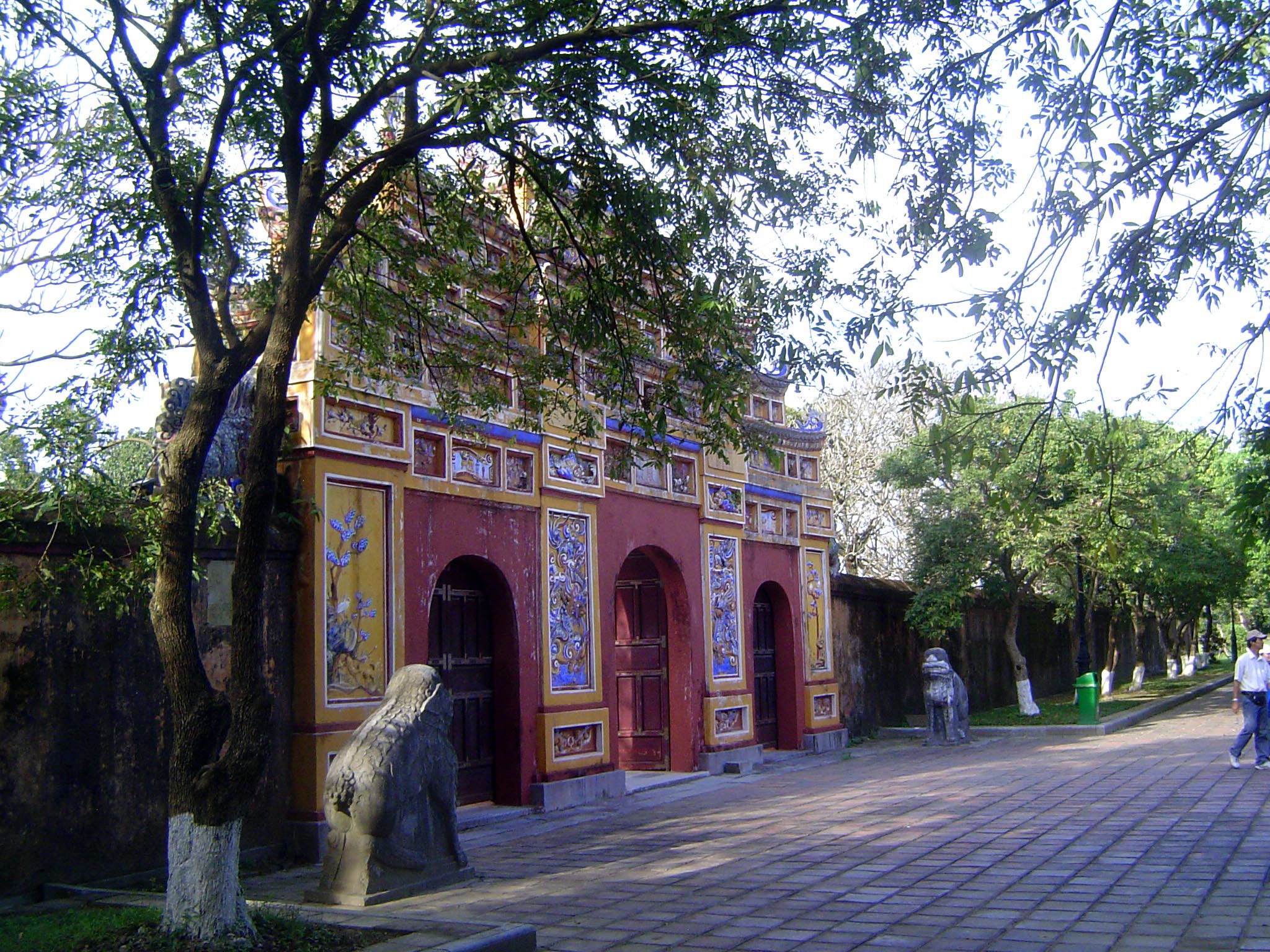The western third of the Imperial City is devoted to temples and subsidiary palaces. Here, the entrance to the To Mieu Temple, where the Ngu