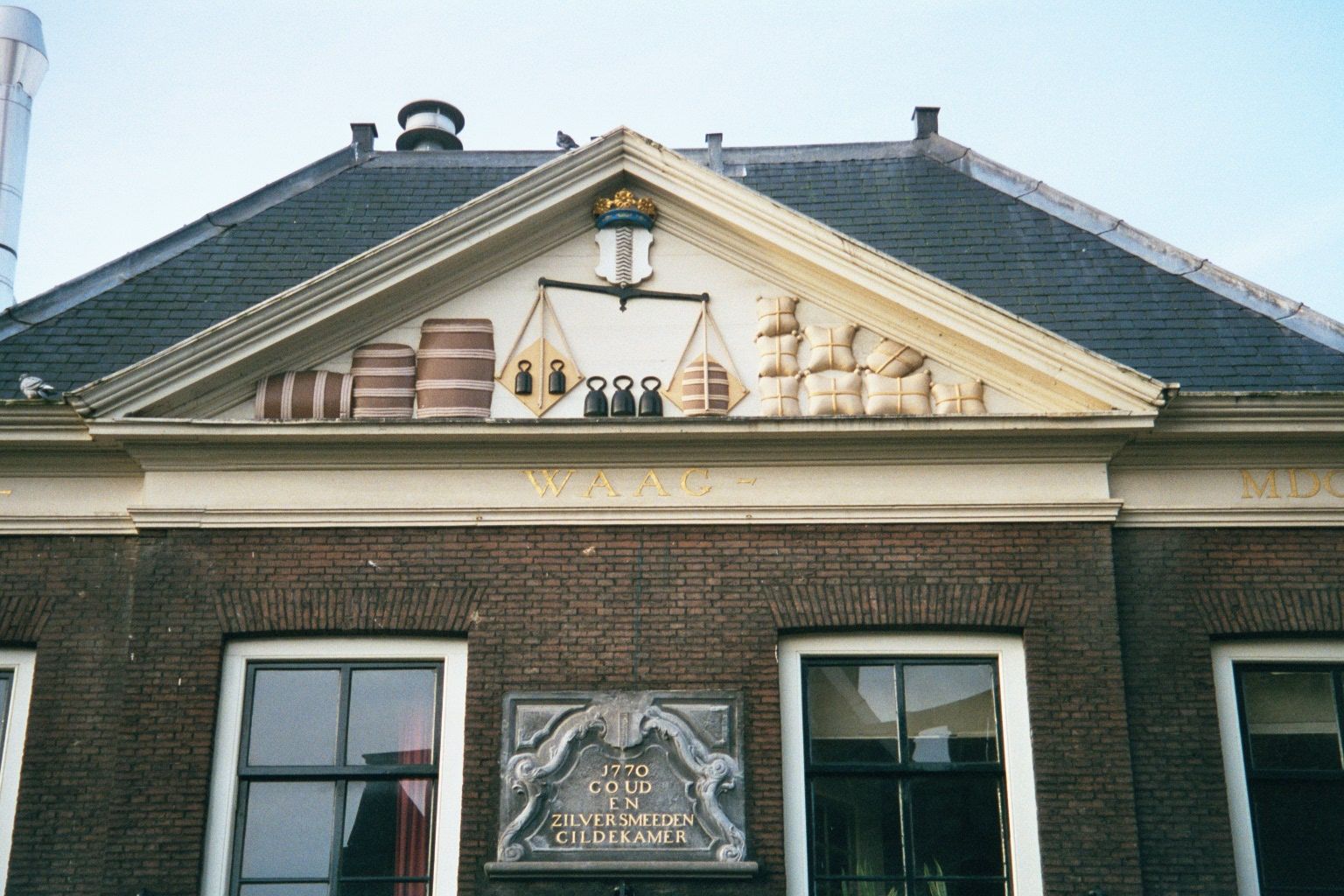 Yes: a weighing-house. The plaque below, if you can't make it out, states that in 1770 the gold- and silversmiths guild had its chambers her