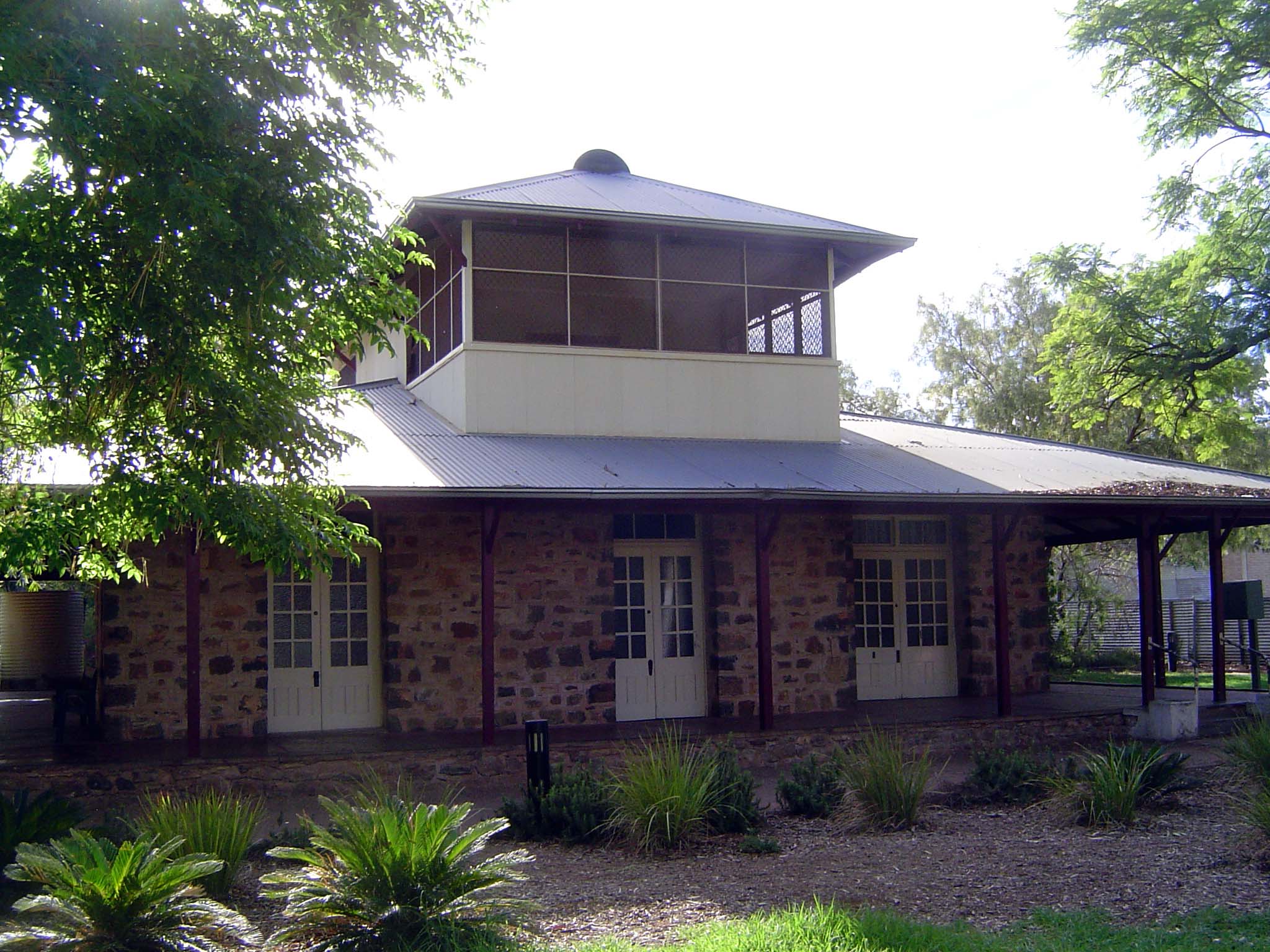 Nearby, the Old Courthouse was built in 1928 and is now the office of the Northern Territory Film Office.