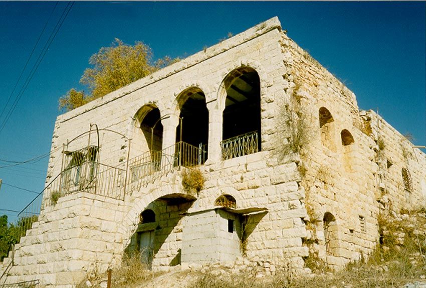 The same method of roof construction soon appeared in houses as in this house between Birzeit and Jifna, even though the walls continued to