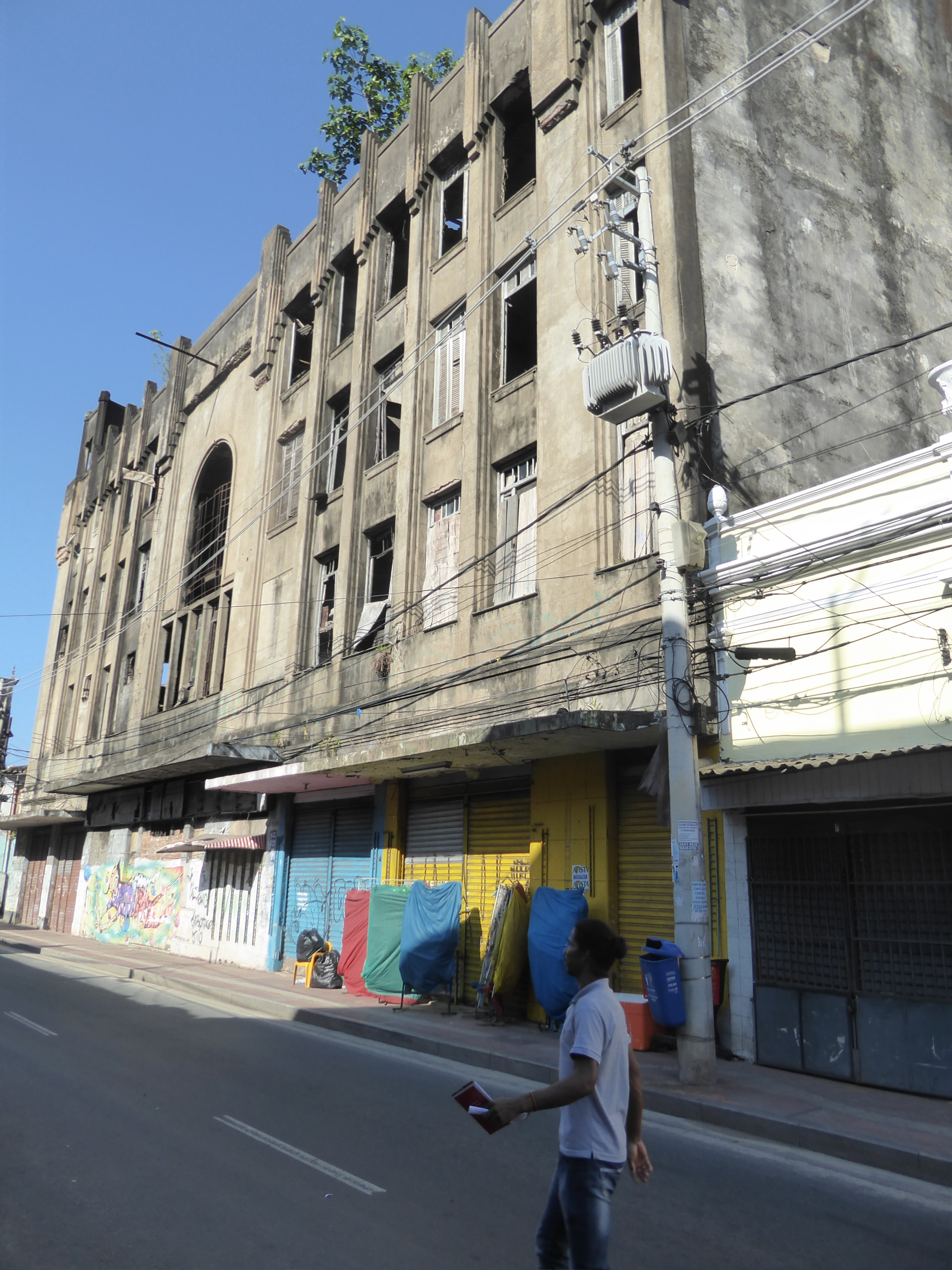 This is the Cinema Jandaia, founded in 1910, rebuilt in 1931 with seating for 2200, and closed in 1993.