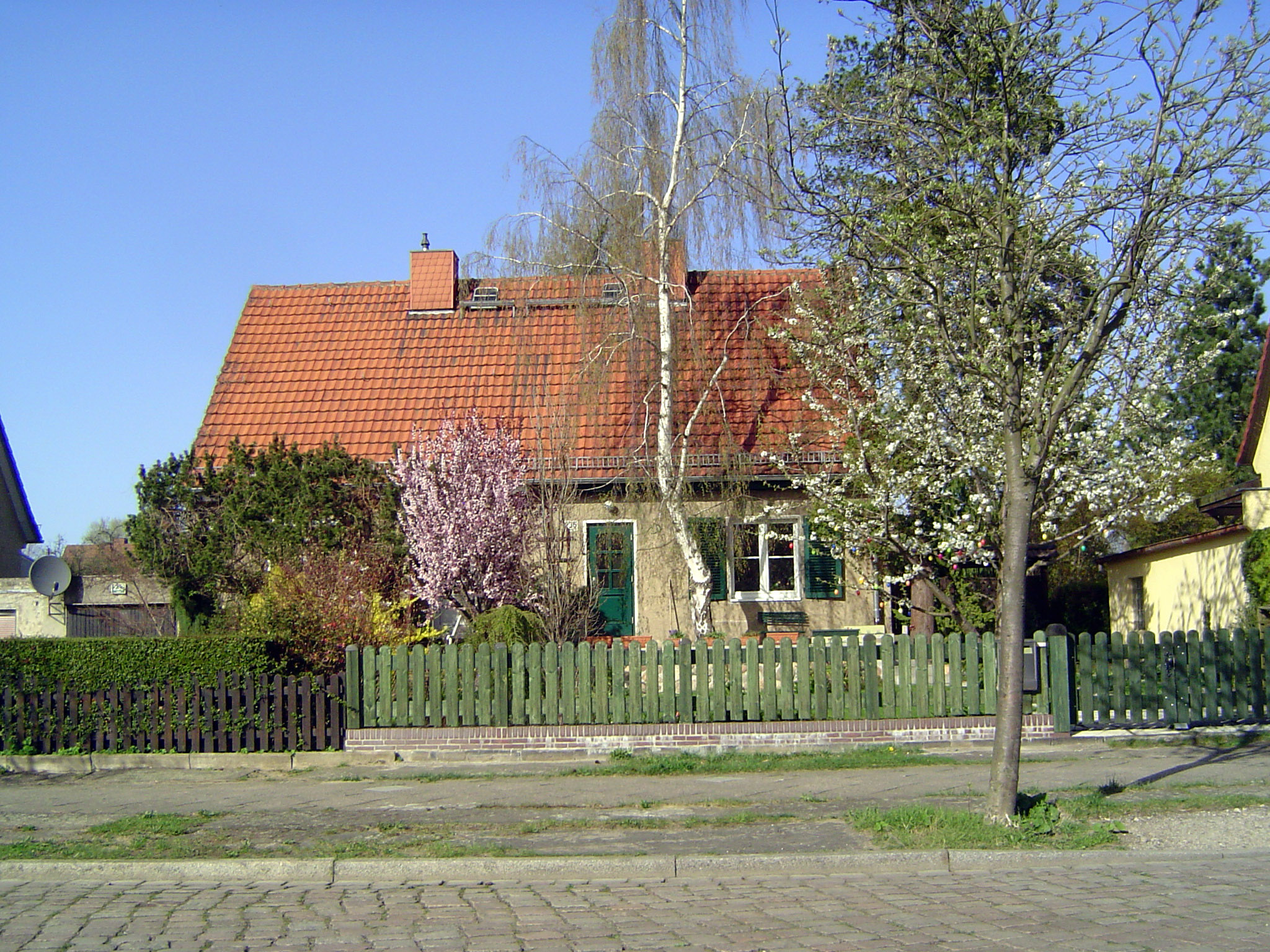 Snug and tidy, and less than 10 miles southeast of the city center. How to pack the houses tighter?