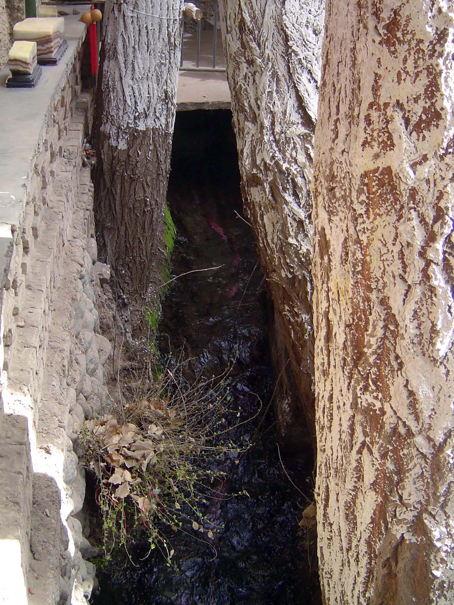 Once, Xinjiang had a cumulative total of 5,000 kilometers of these tunnels, dug and maintained through 172,000 access wells. Average length: