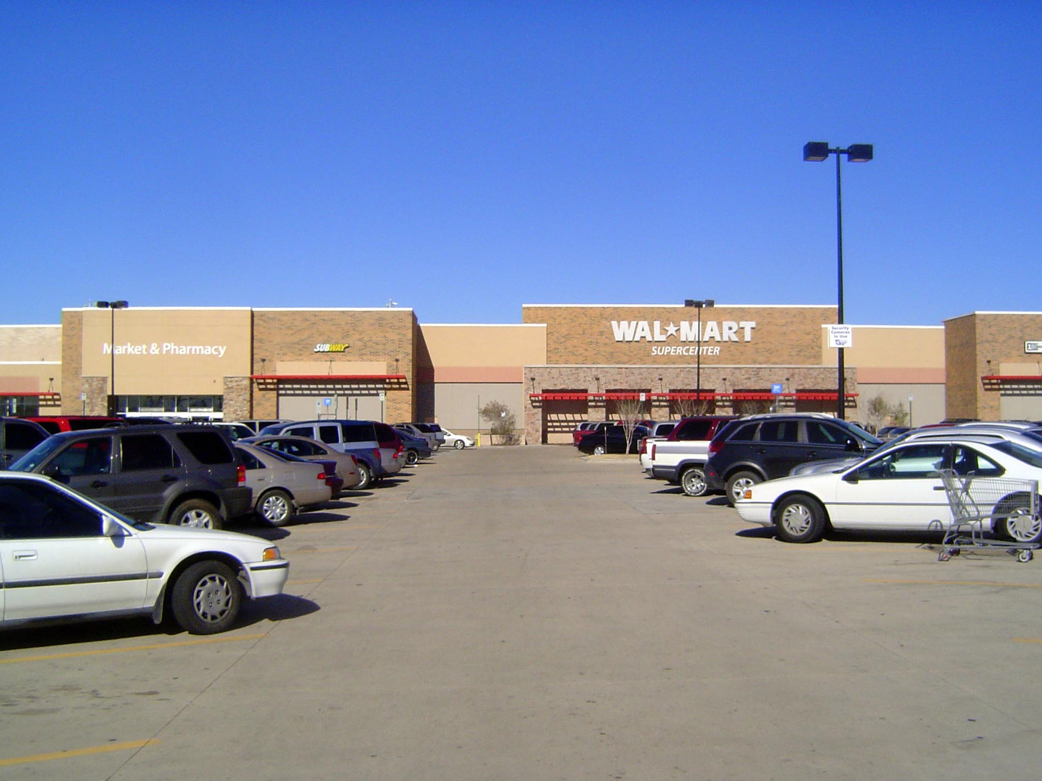 The replacement store, a mile to the south, demonstrated Wal-Mart's determination to tailor stores to particular markets. This one was the c