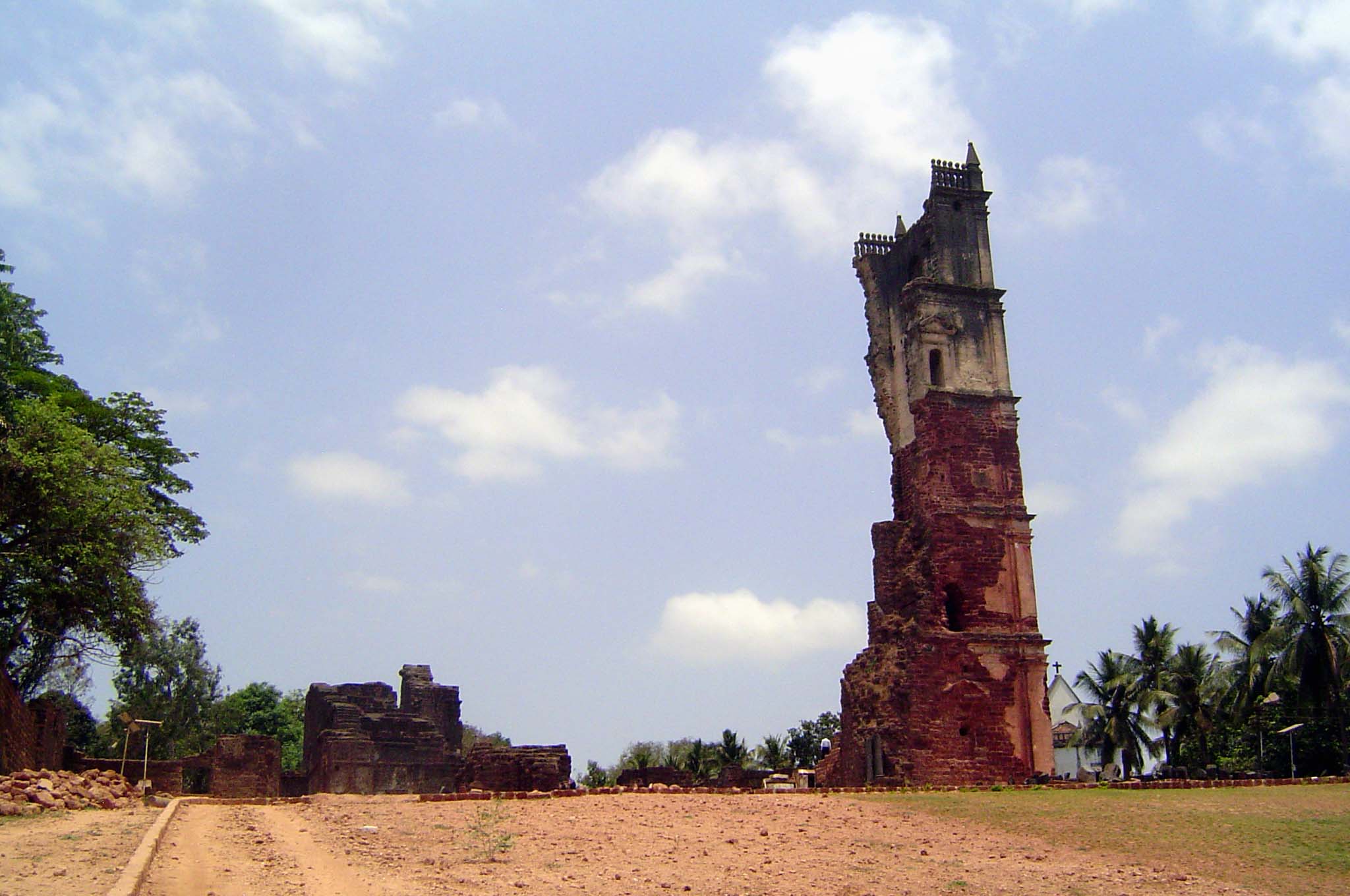 It's the only surviving bit of the superstructure of the Augustinian church of Our Lady of Grace, which was completed in 1602 and abandoned