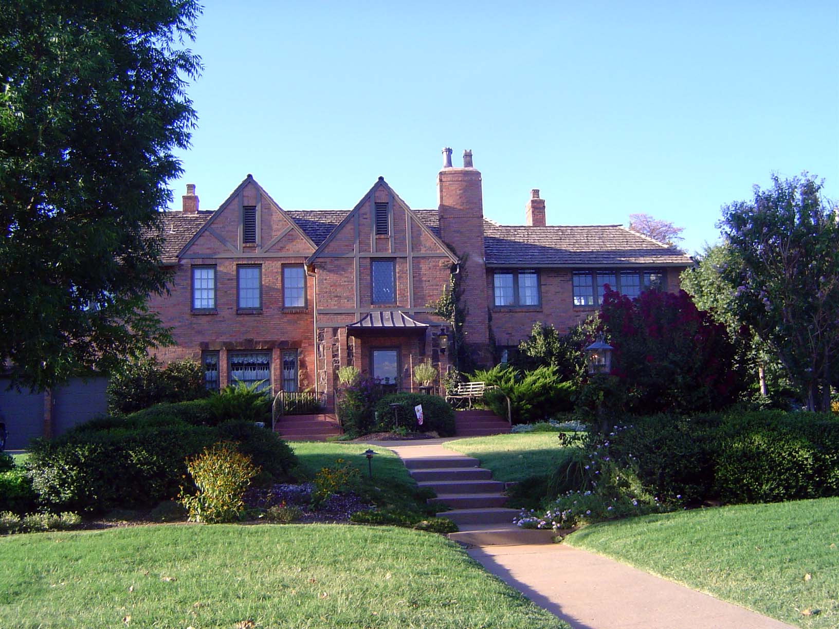 Here, fronting the Crown Heights Park at 501 NW 38th, is a house from 1940.