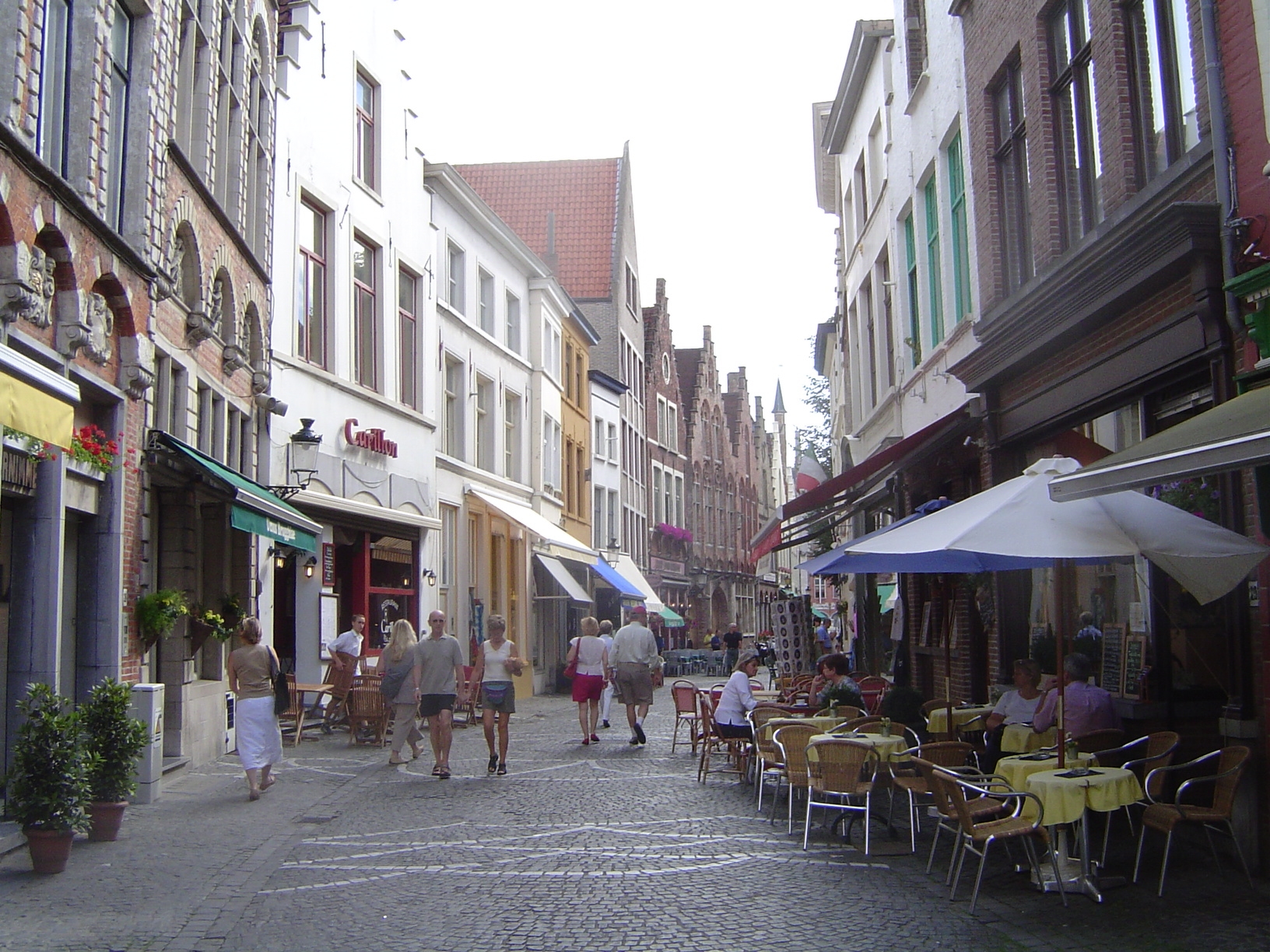 A pedestrian mall: Steenstraat.