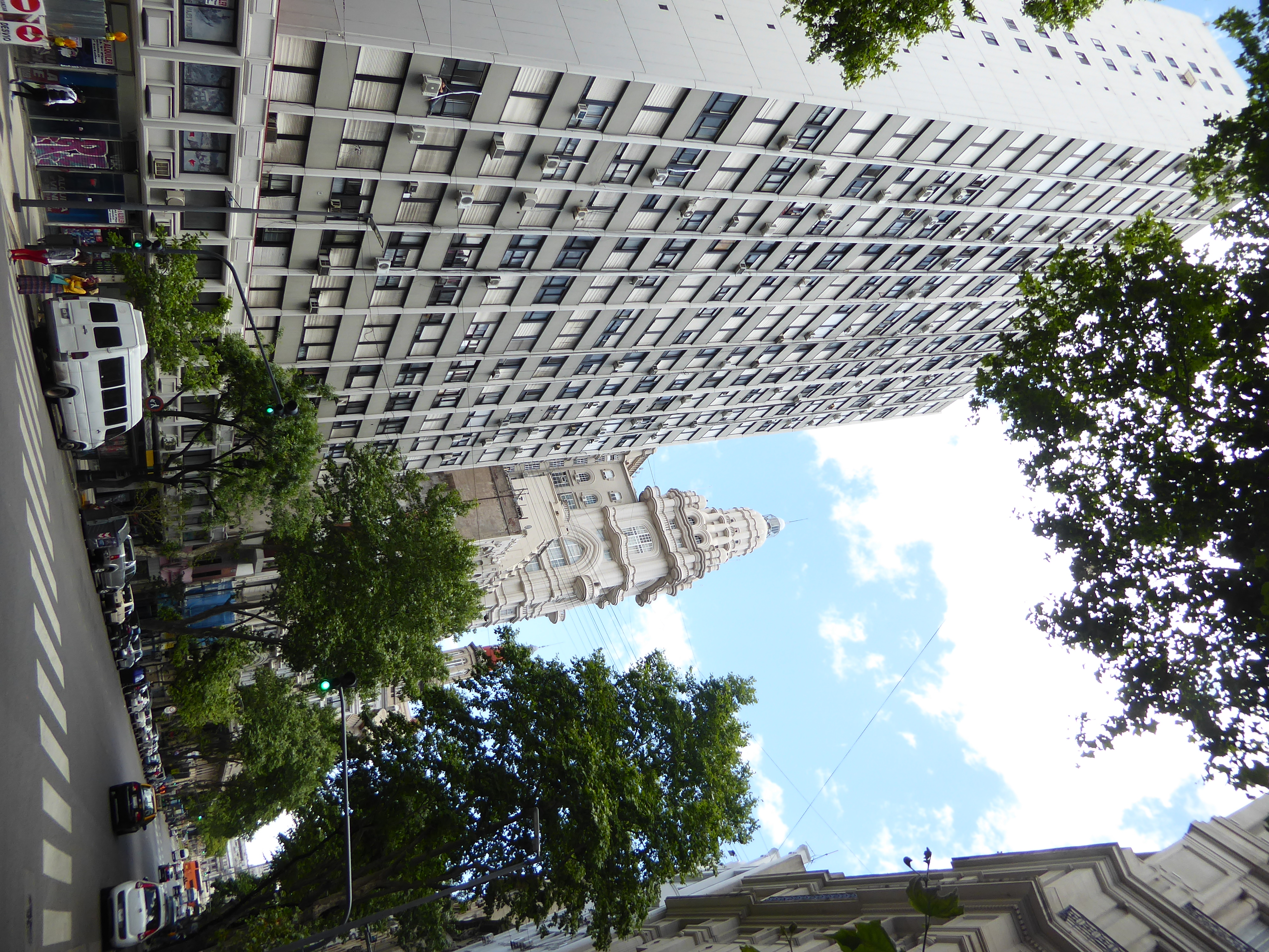 The Galicia Norte is a residential apartment building from 1975.
