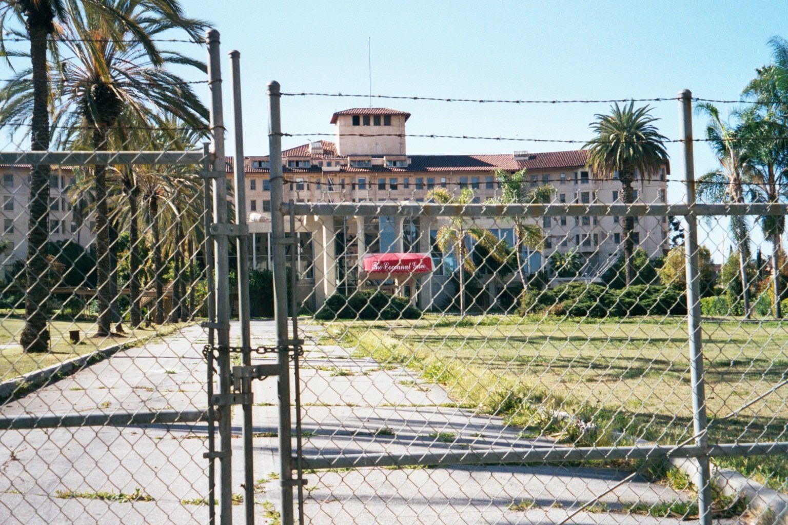 The former Ambassador Hotel on Wilshire Boulevard was designed by Myron Hunt and opened in 1921 on the site of a former dairy farm. Marking