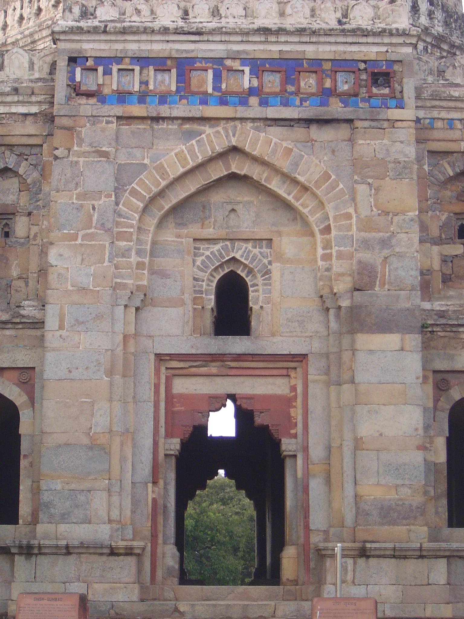 The name Sheesh Mahal, or Mirror Hall, comes from the glazed tiles, of which only fragments remain.