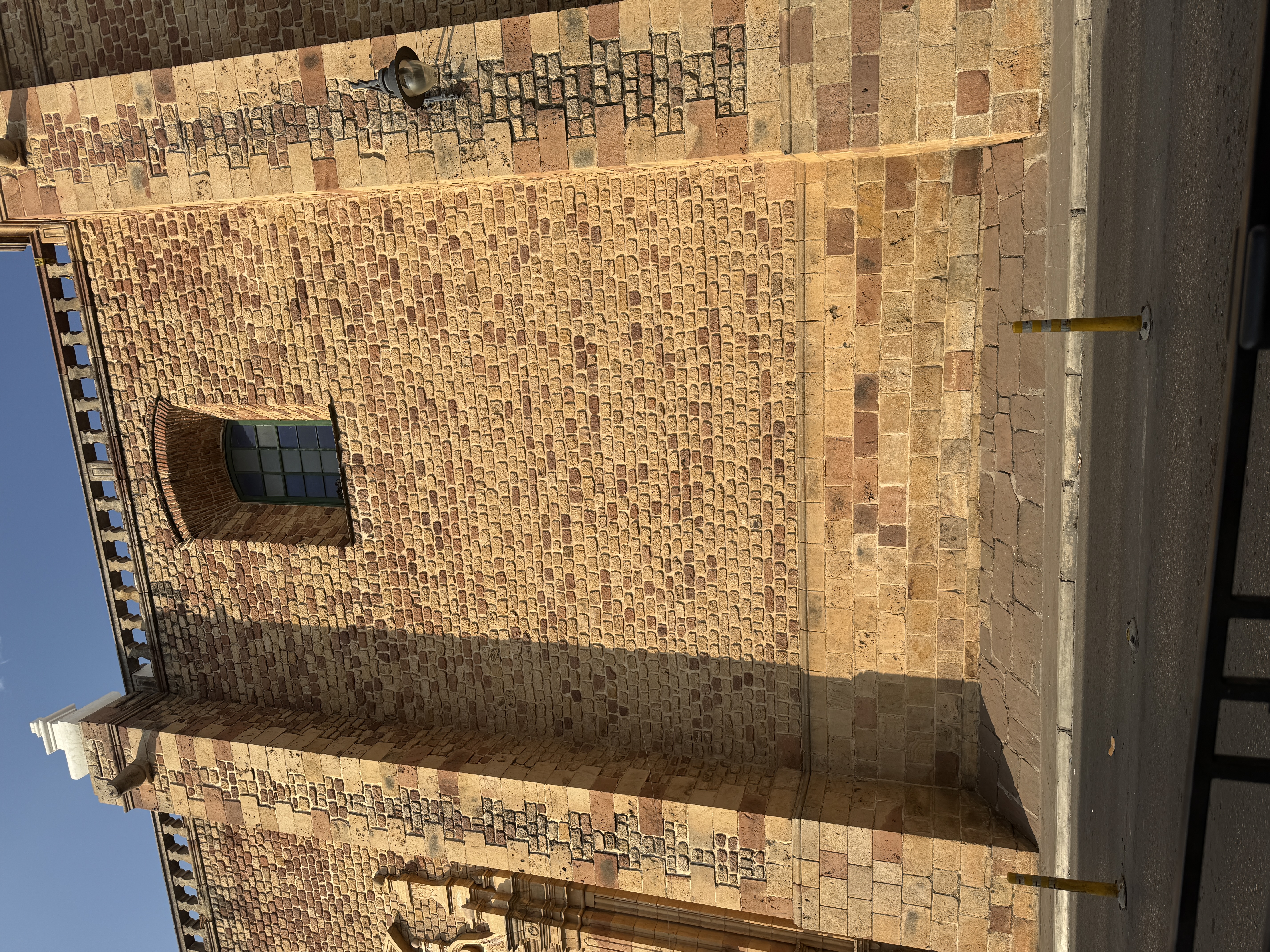 Speaking of which, here's the magnificent side wall of the Church of San Felipe de Meri.  Alas, that church was closed for repairs.