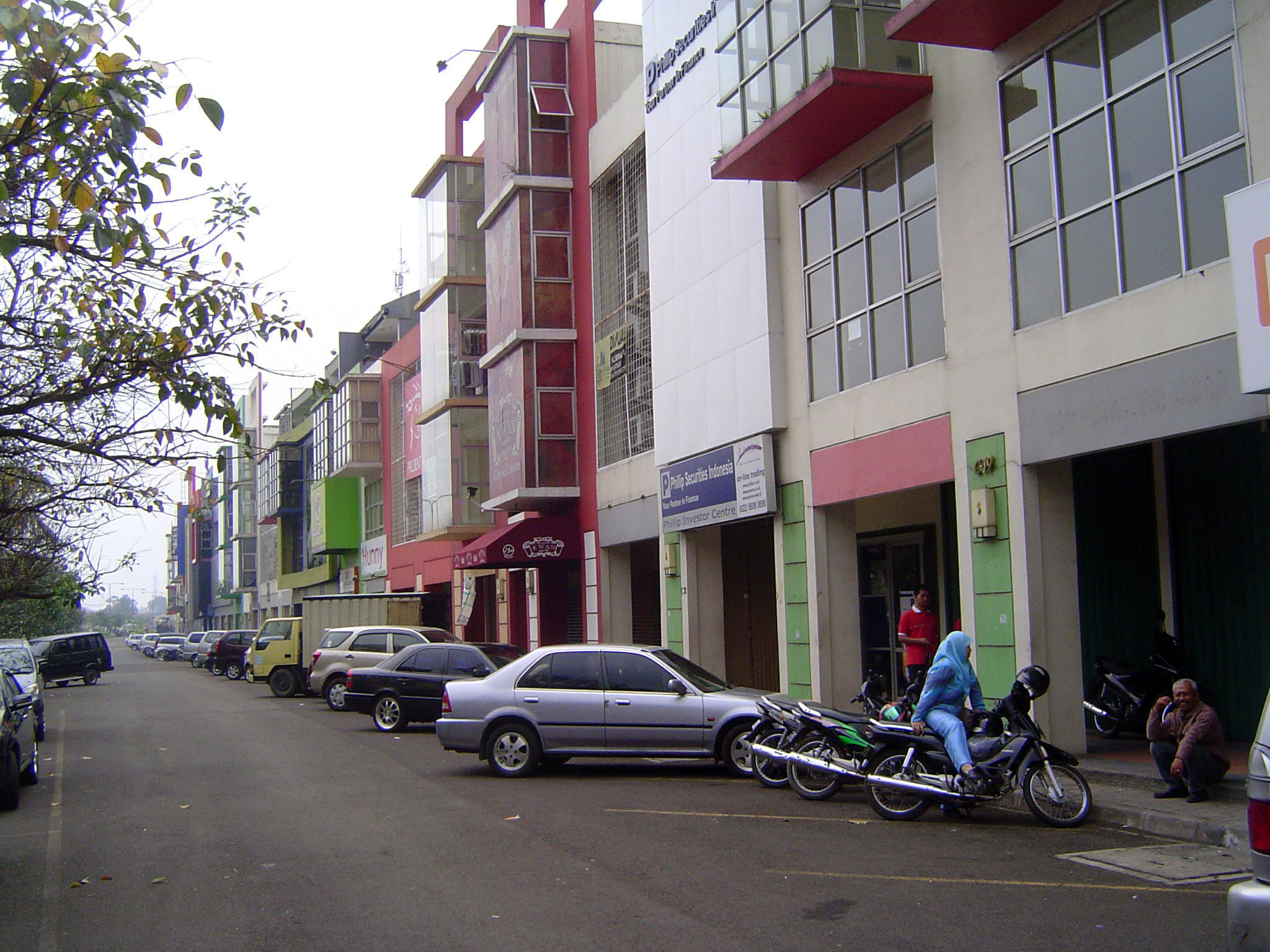 At first it looks like a conventional shopping center, but it's actually traditional, with stores downstairs and office quarters above. Inst