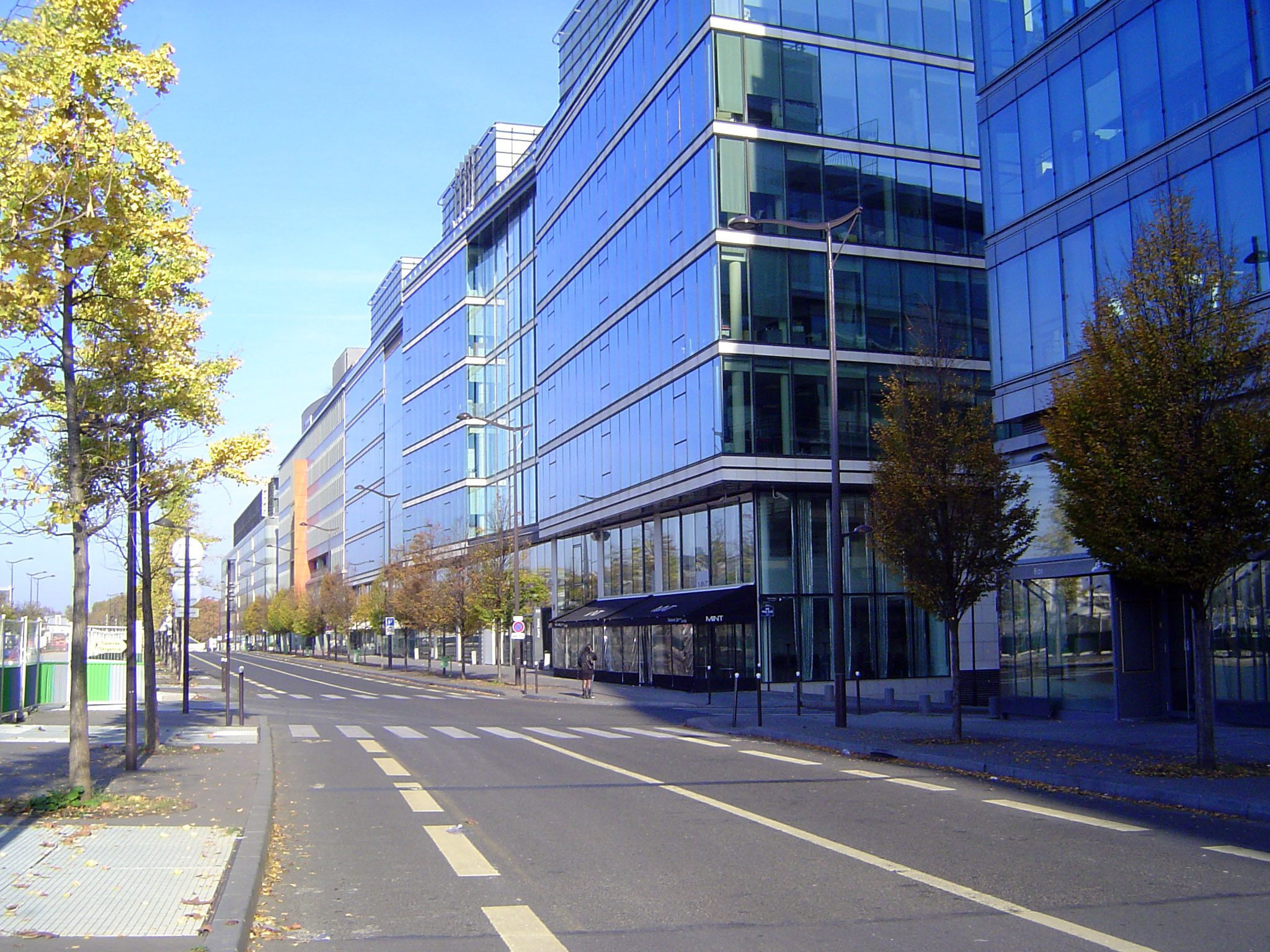 Here it is, Paris Rive Gauche. There are lots and lots of offices here, in part because they can pay higher rents than apartments and in par