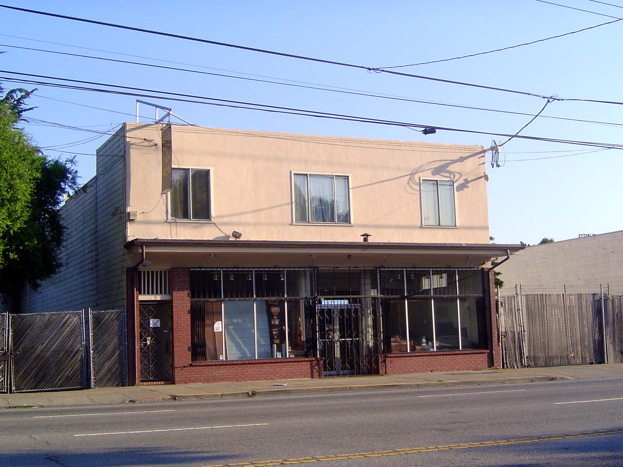 Almost? Well, here's the old Paul Pesce grocery, a family-run grocery store half a mile east of Parkmerced. Anybody with a fondness for Ital